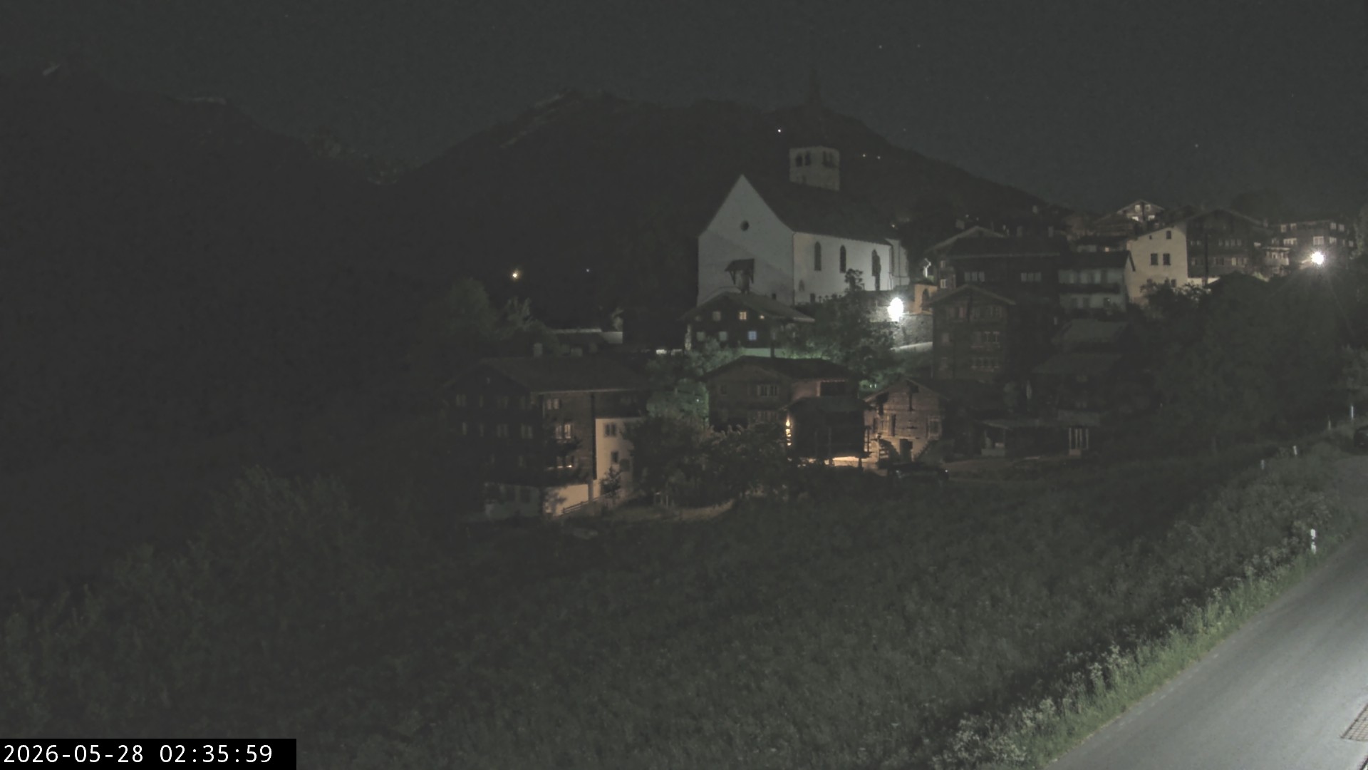 Archiv Foto Webcam Dorfansicht Ernen mit Kirche