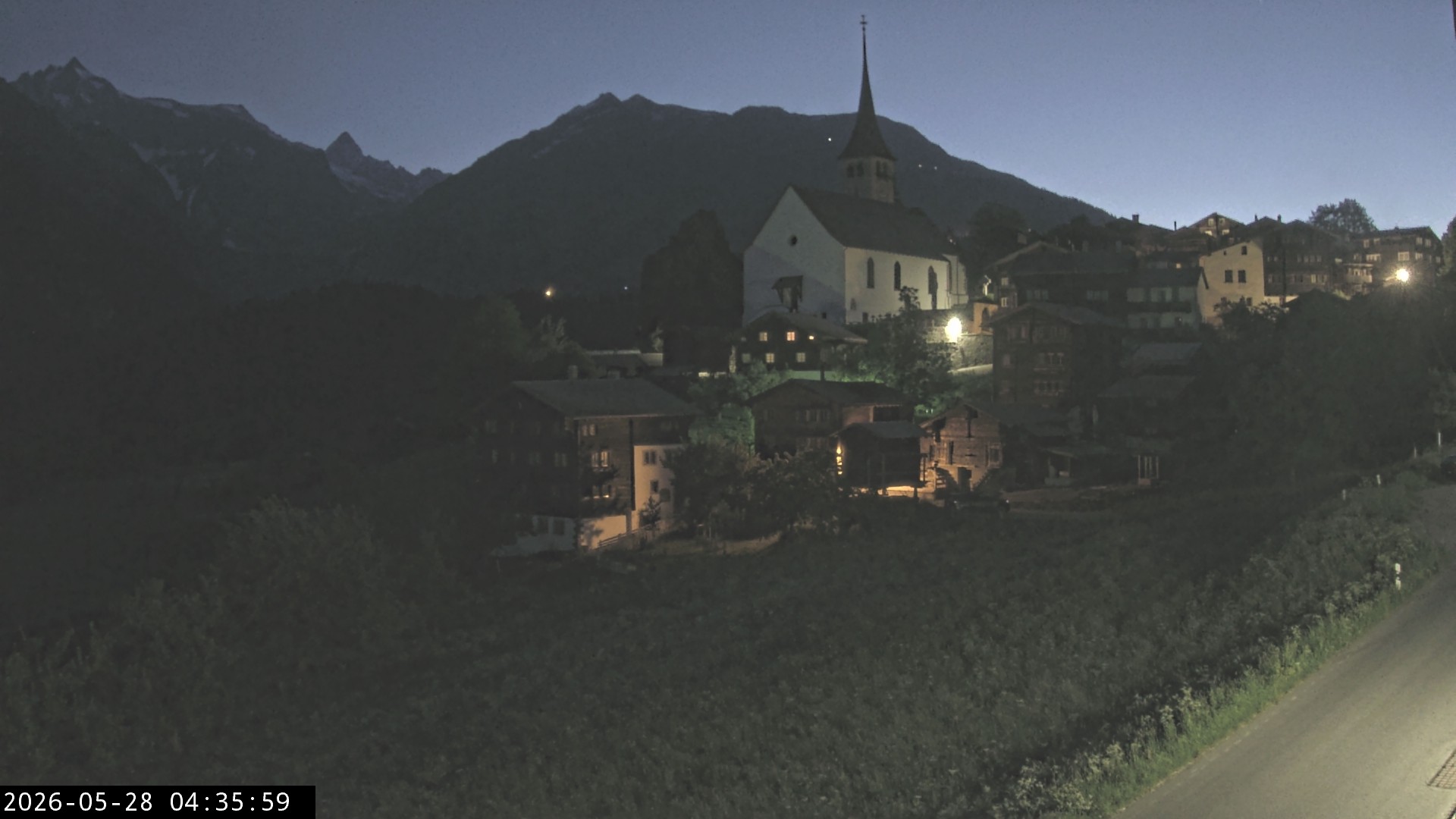 Archiv Foto Webcam Dorfansicht Ernen mit Kirche
