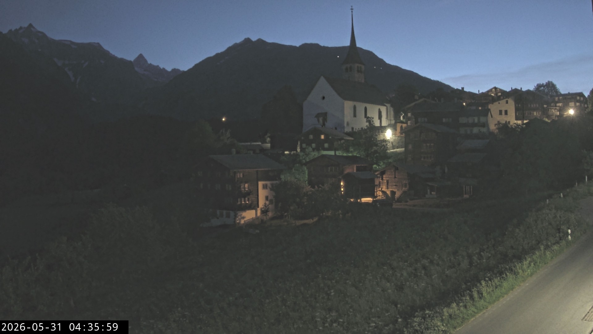 Archiv Foto Webcam Dorfansicht Ernen mit Kirche
