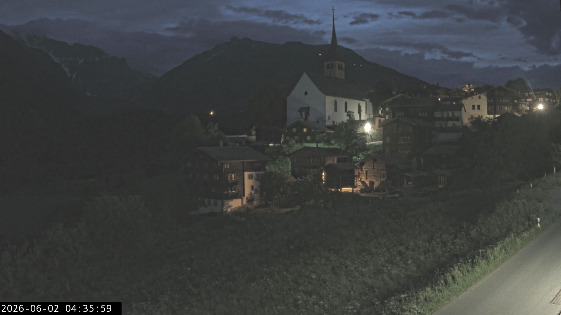 Archived image Webcam Ernen - Church