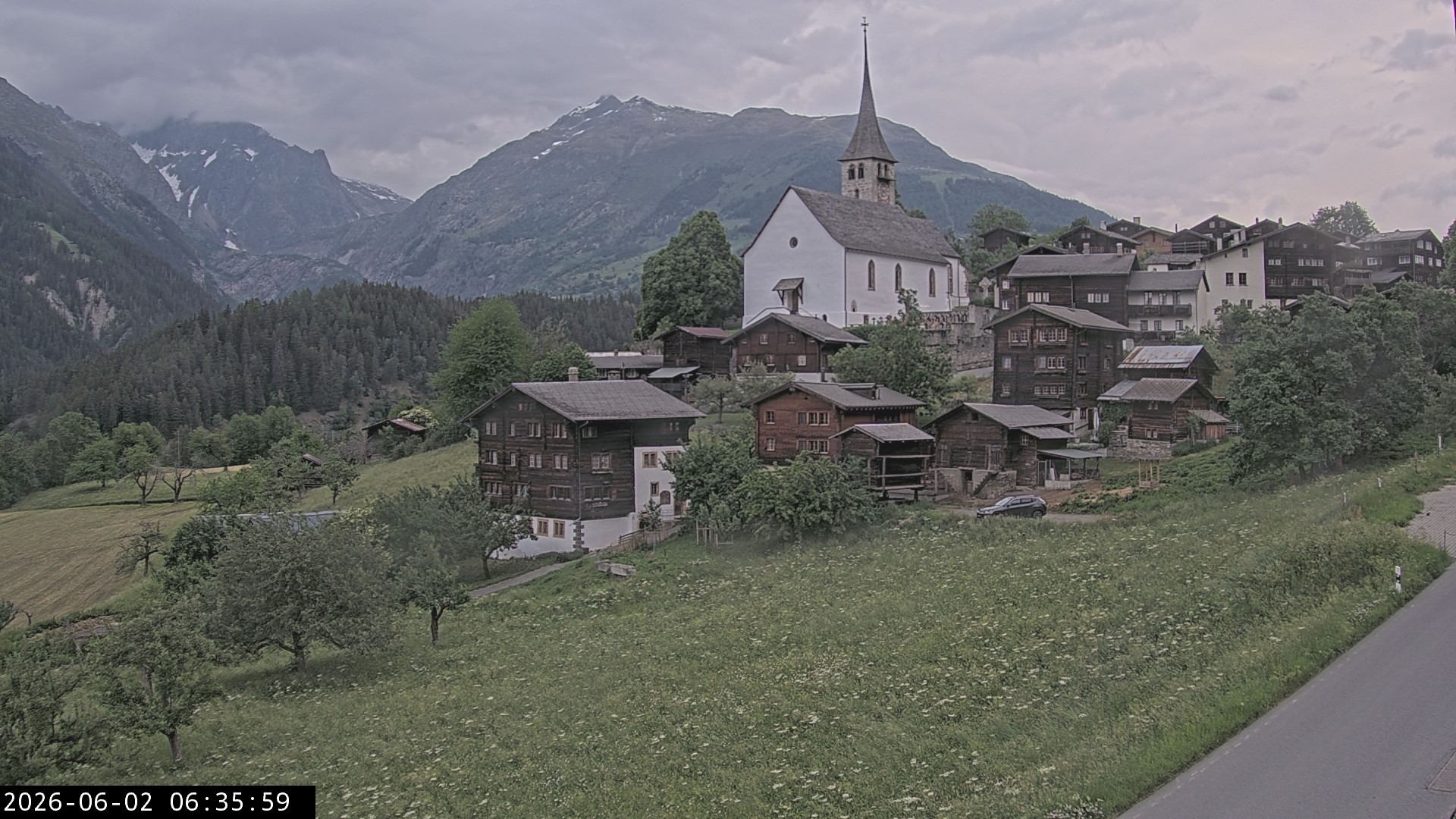 Archived image Webcam Ernen - Church