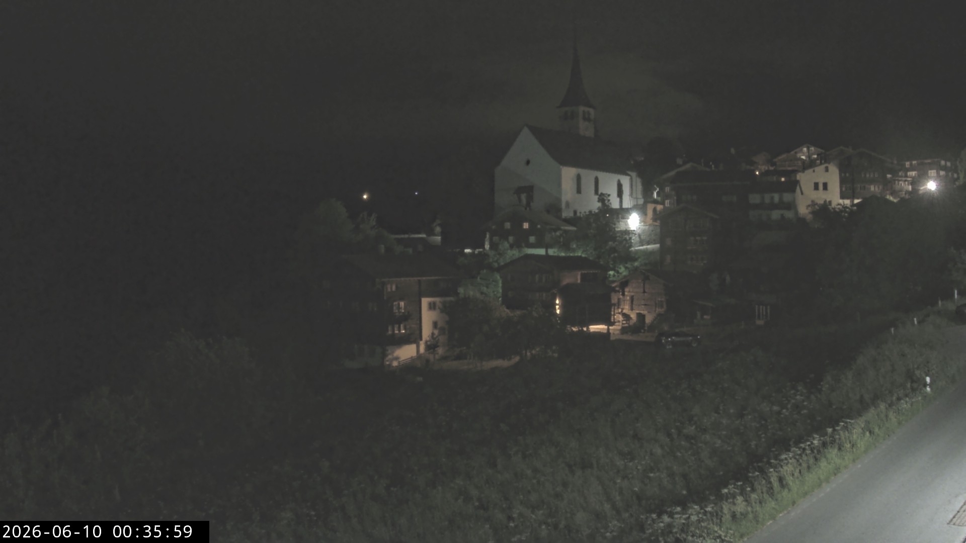 Archiv Foto Webcam Dorfansicht Ernen mit Kirche