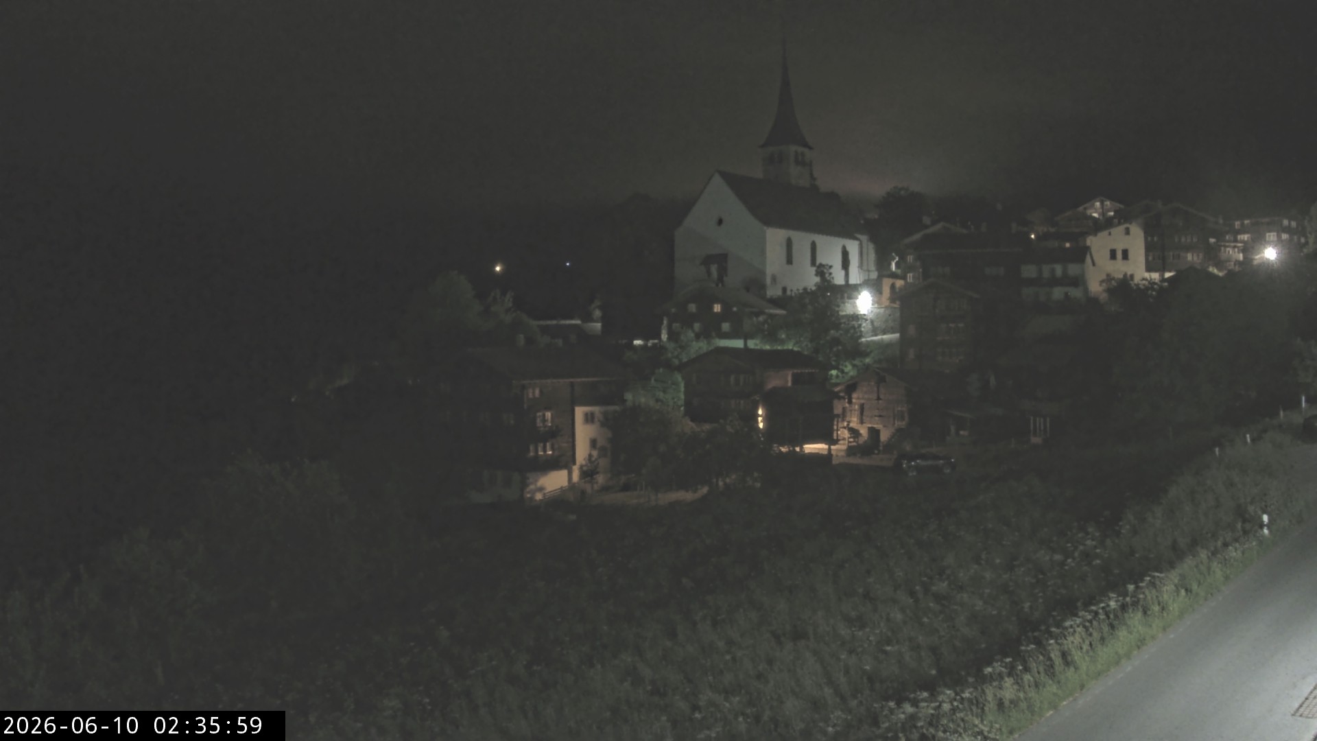 Archiv Foto Webcam Dorfansicht Ernen mit Kirche