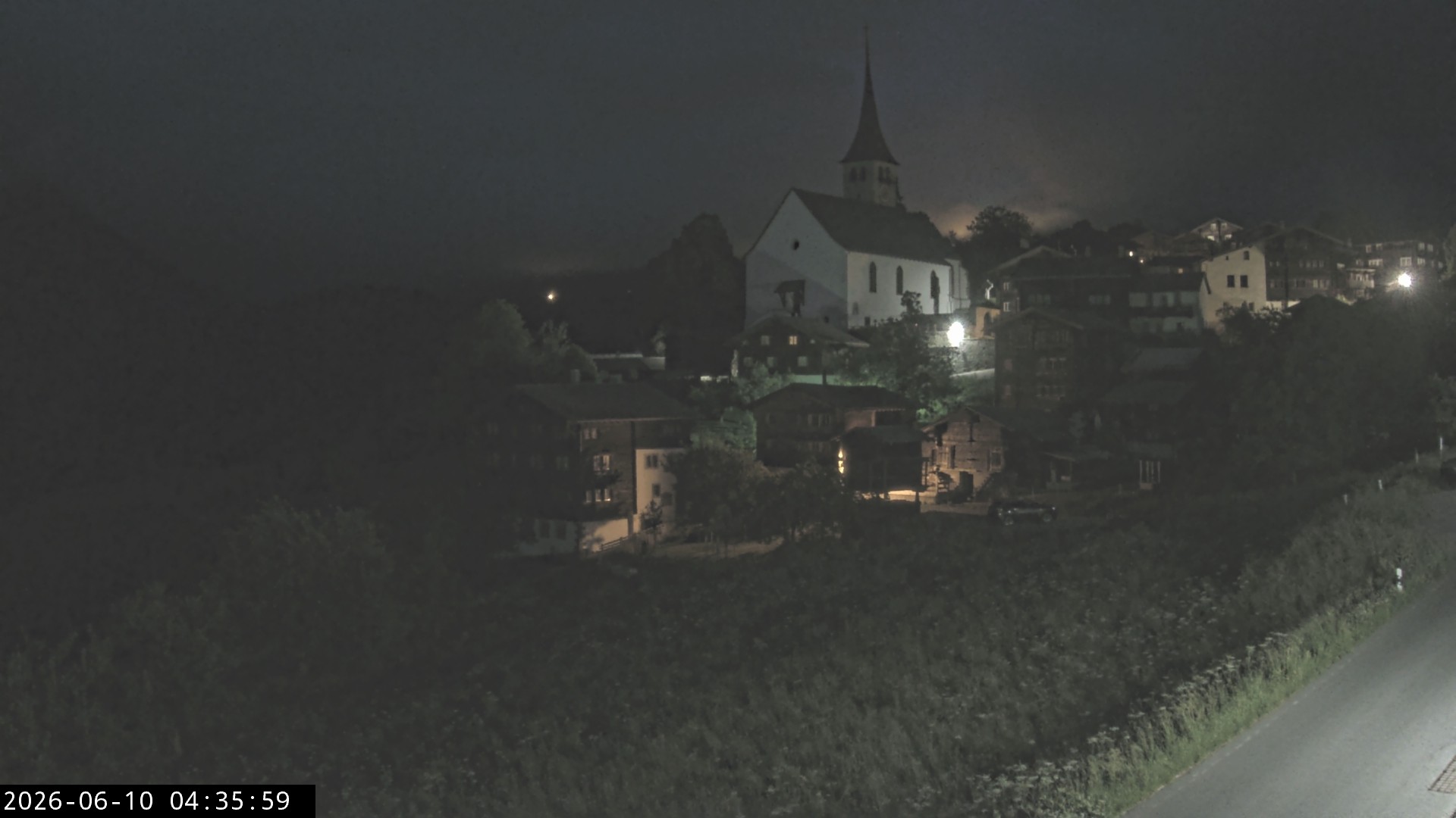 Archiv Foto Webcam Dorfansicht Ernen mit Kirche