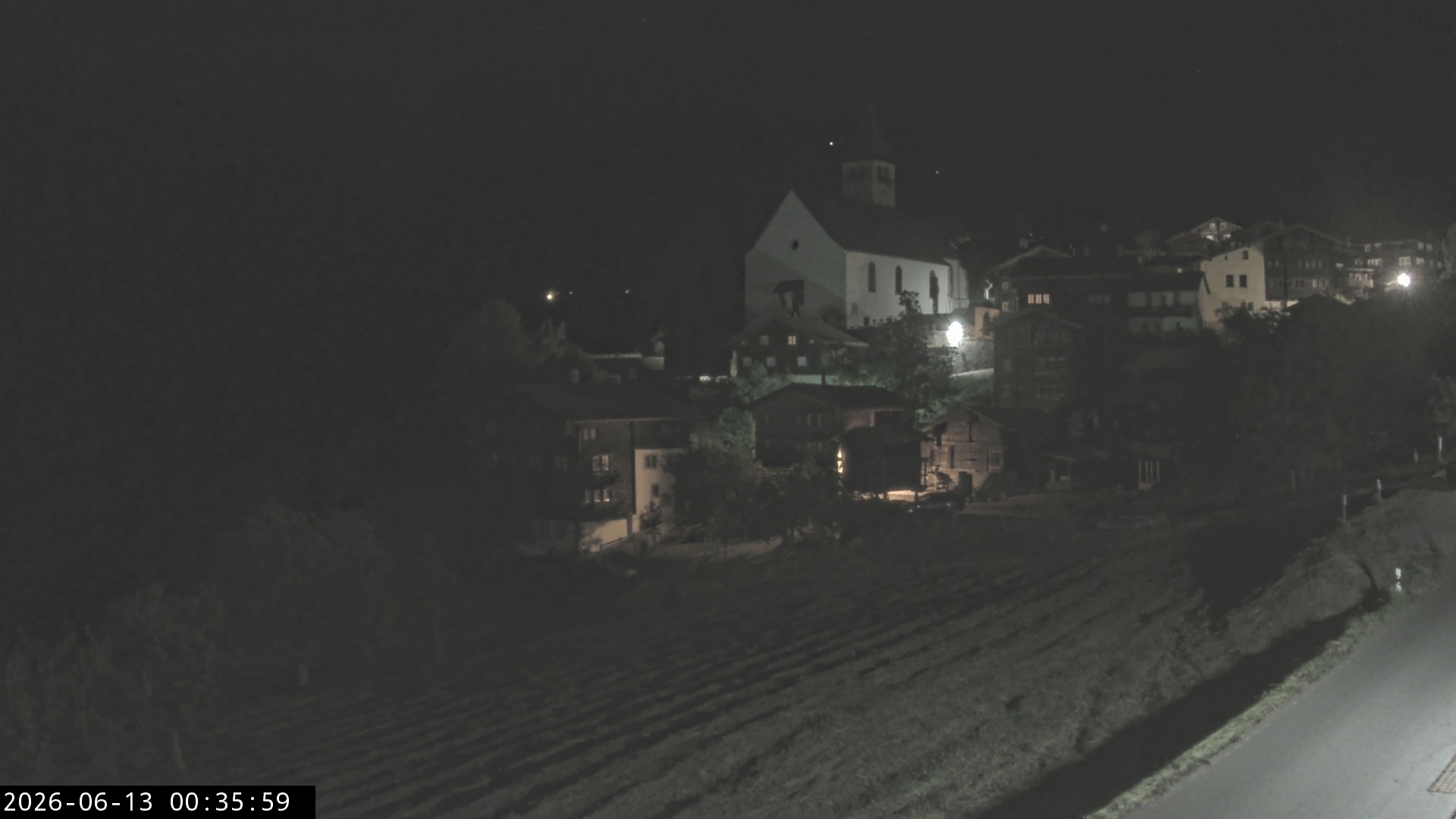 Archiv Foto Webcam Dorfansicht Ernen mit Kirche