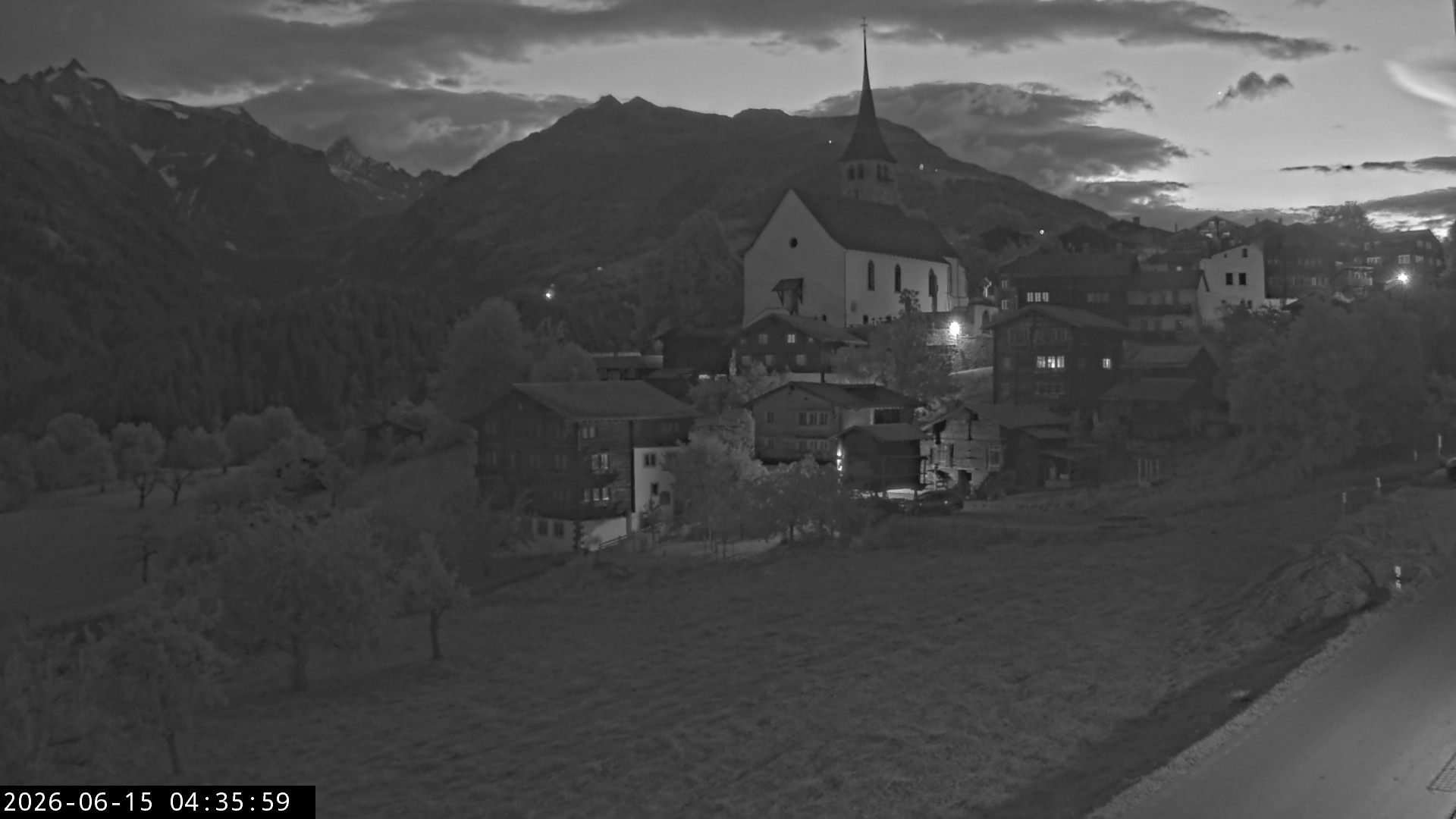 Archived image Webcam Ernen - Church