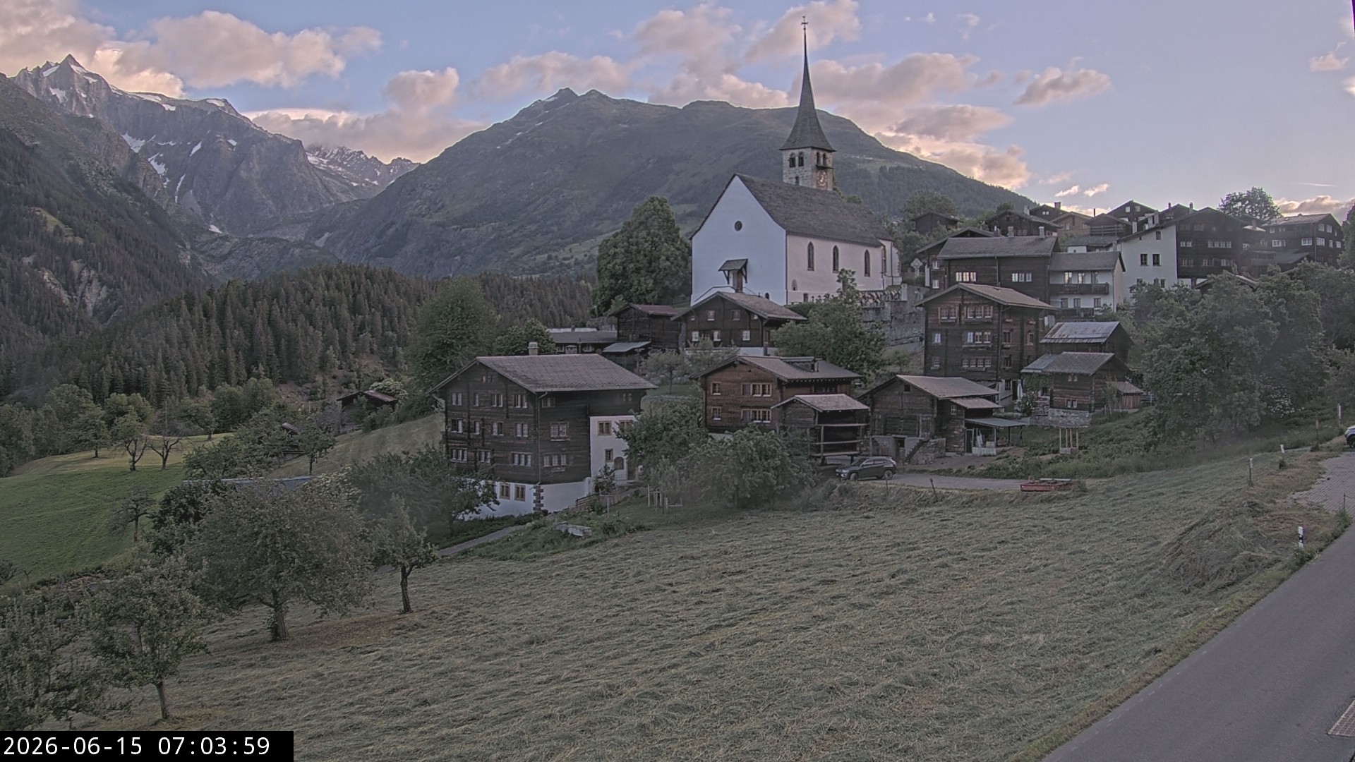 Archived image Webcam Ernen - Church