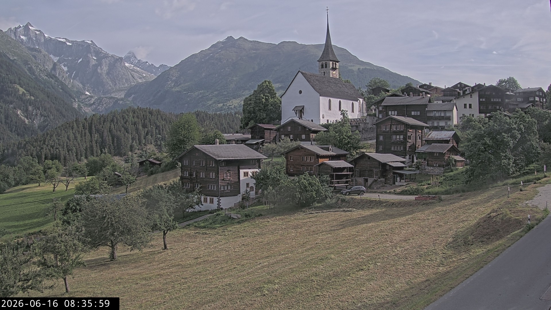 Archiv Foto Webcam Dorfansicht Ernen mit Kirche