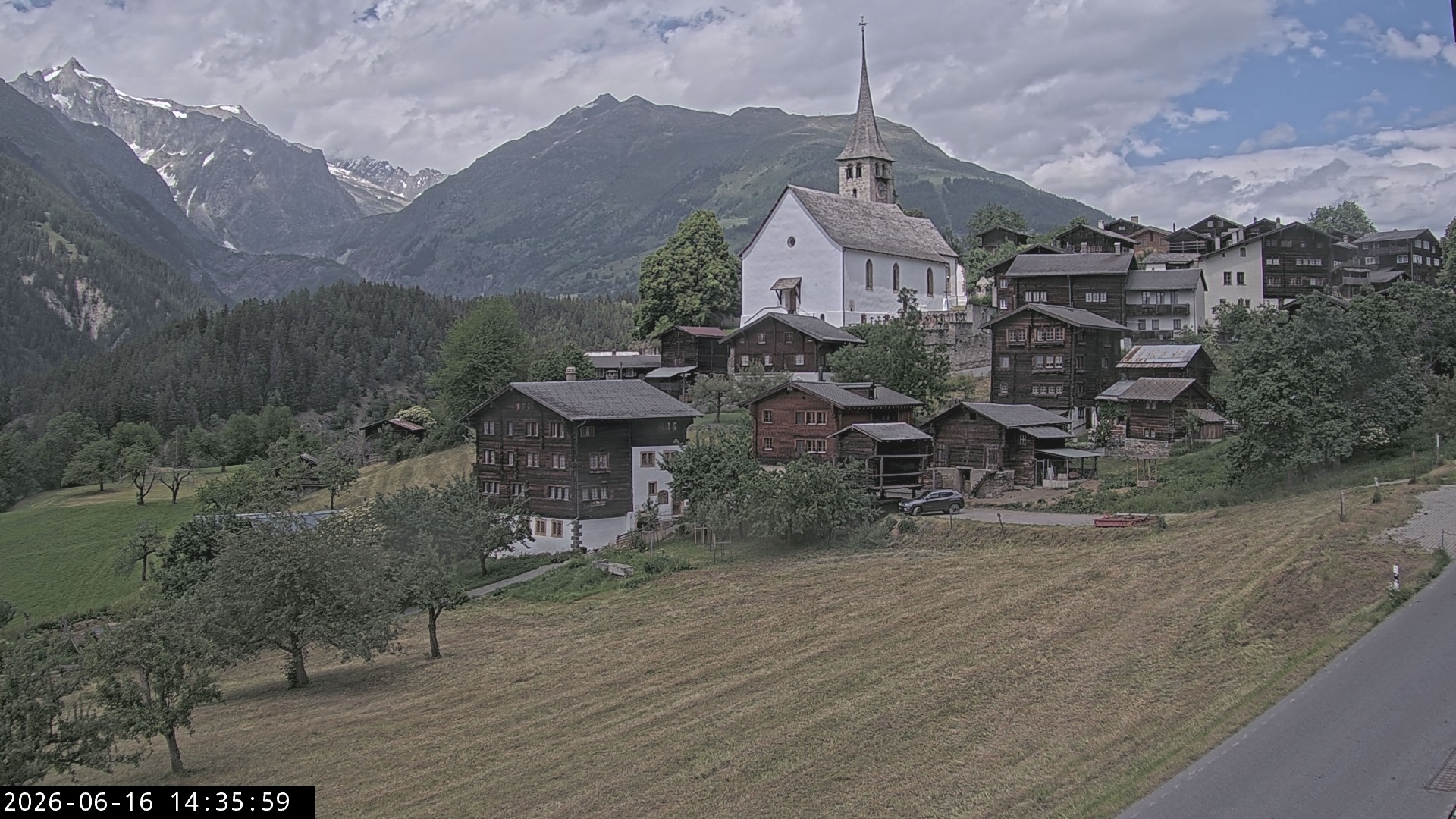Archiv Foto Webcam Dorfansicht Ernen mit Kirche
