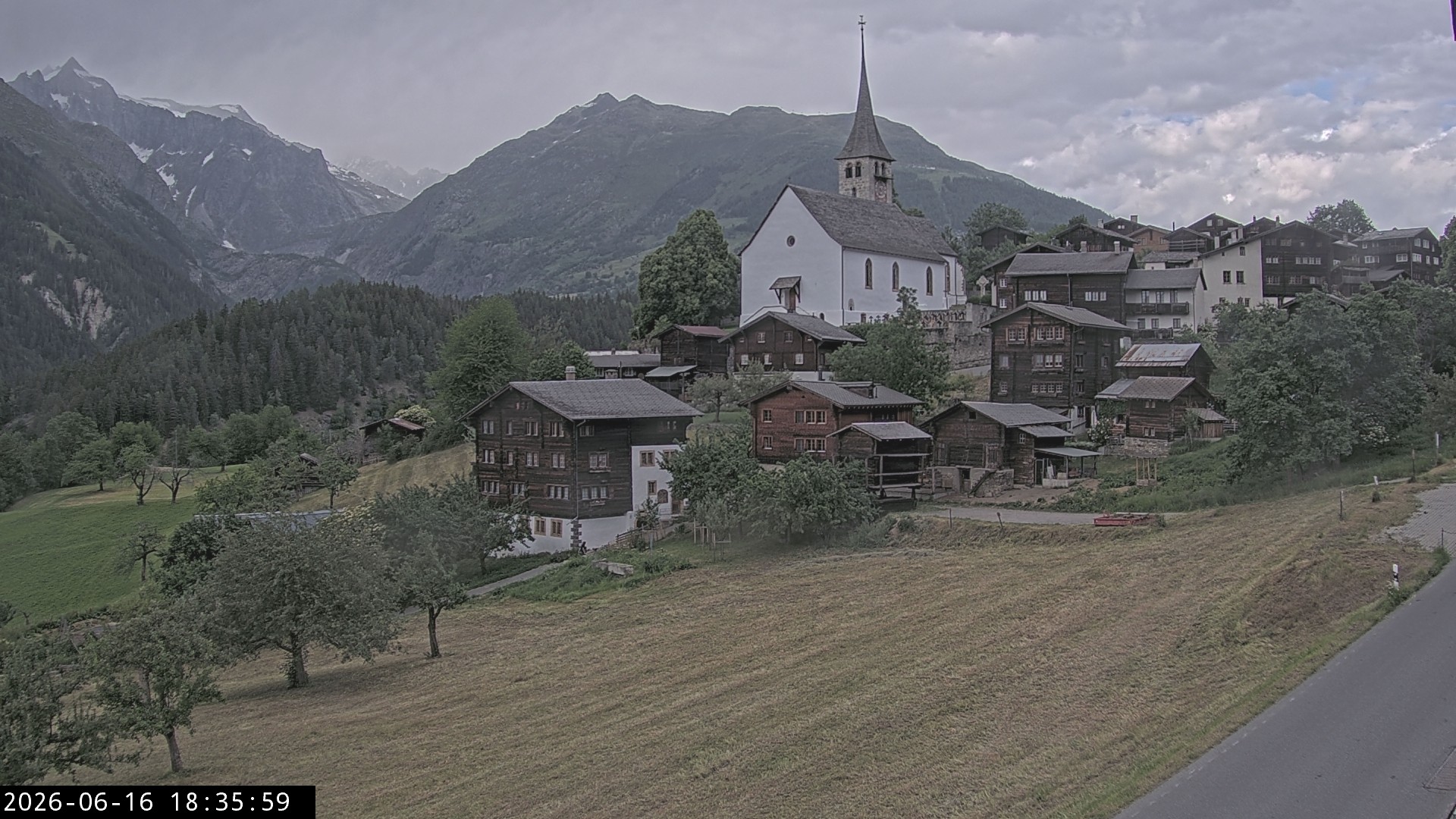 Archived image Webcam Ernen - Church
