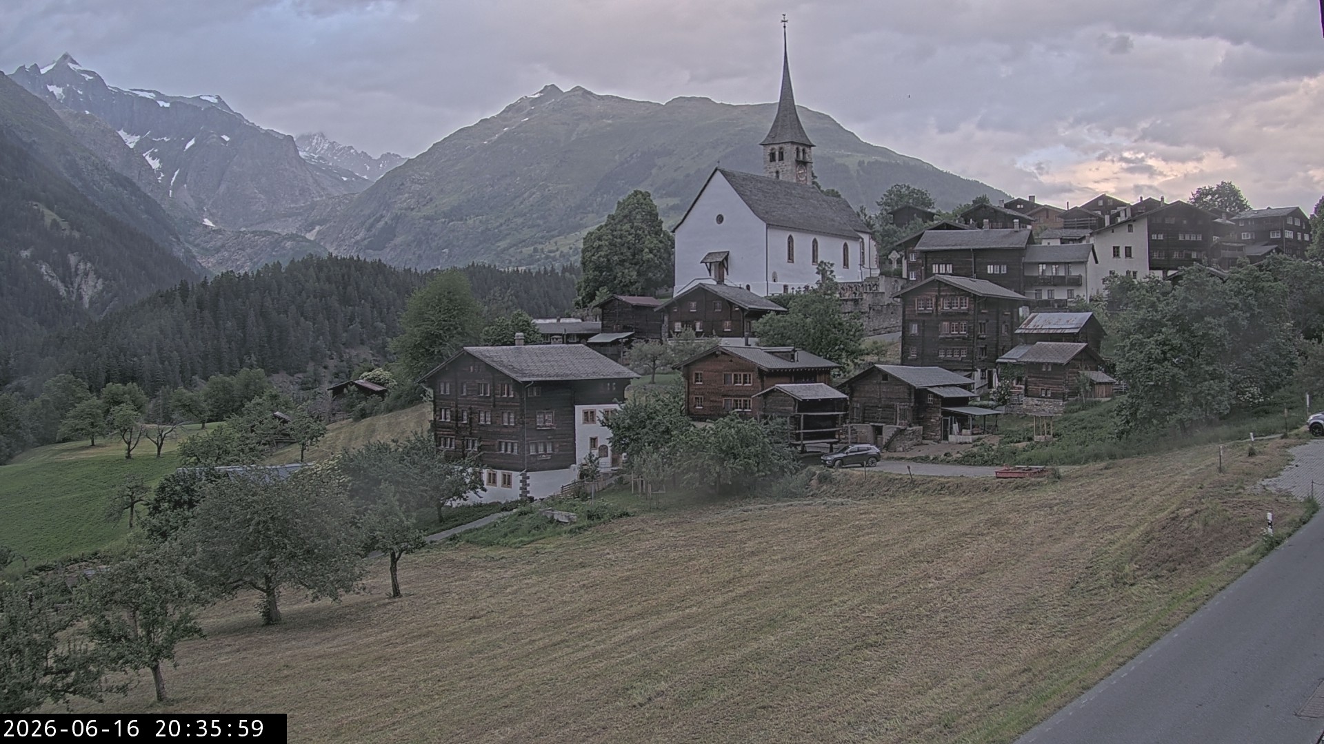 Archived image Webcam Ernen - Church