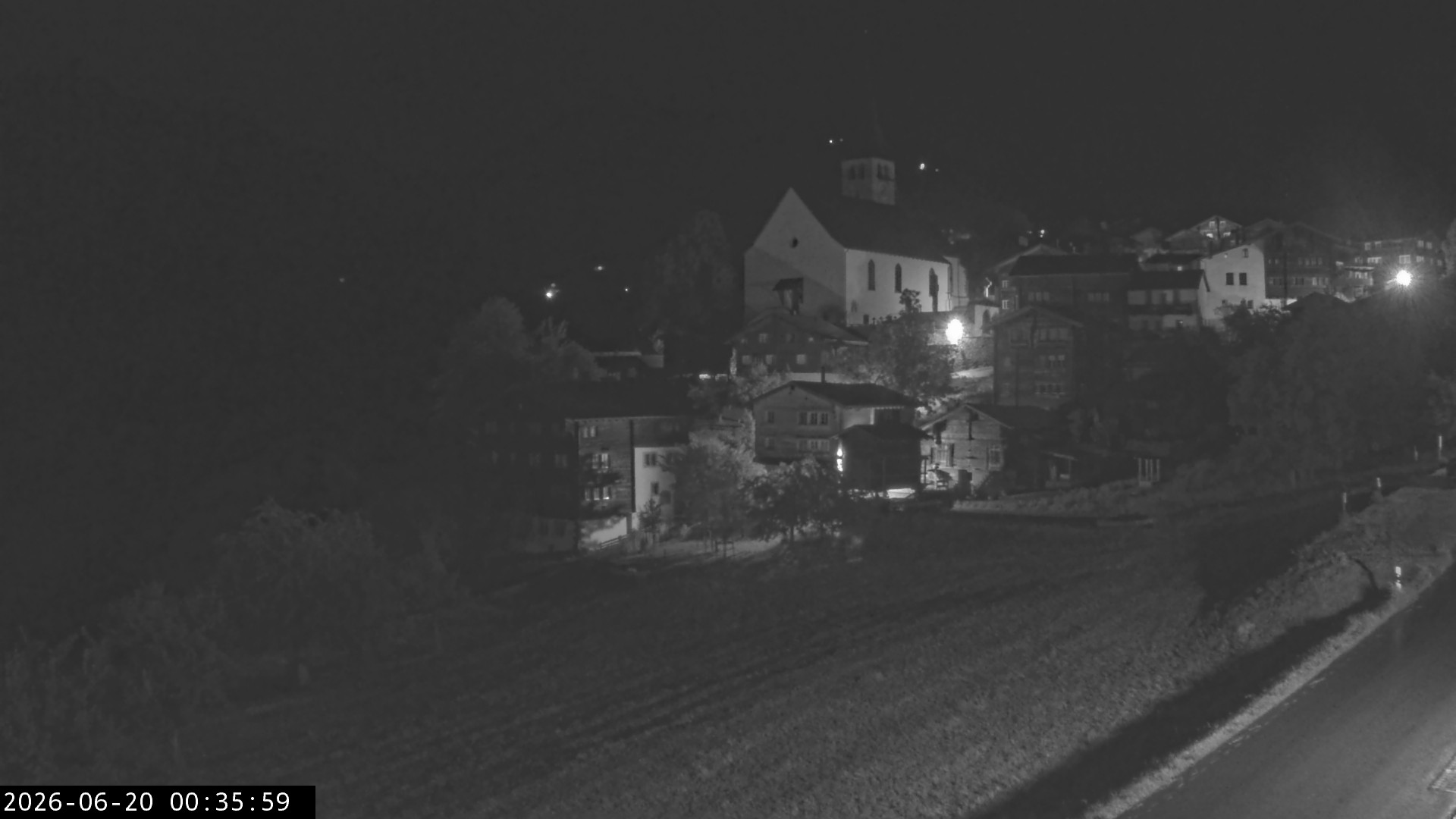 Archiv Foto Webcam Dorfansicht Ernen mit Kirche