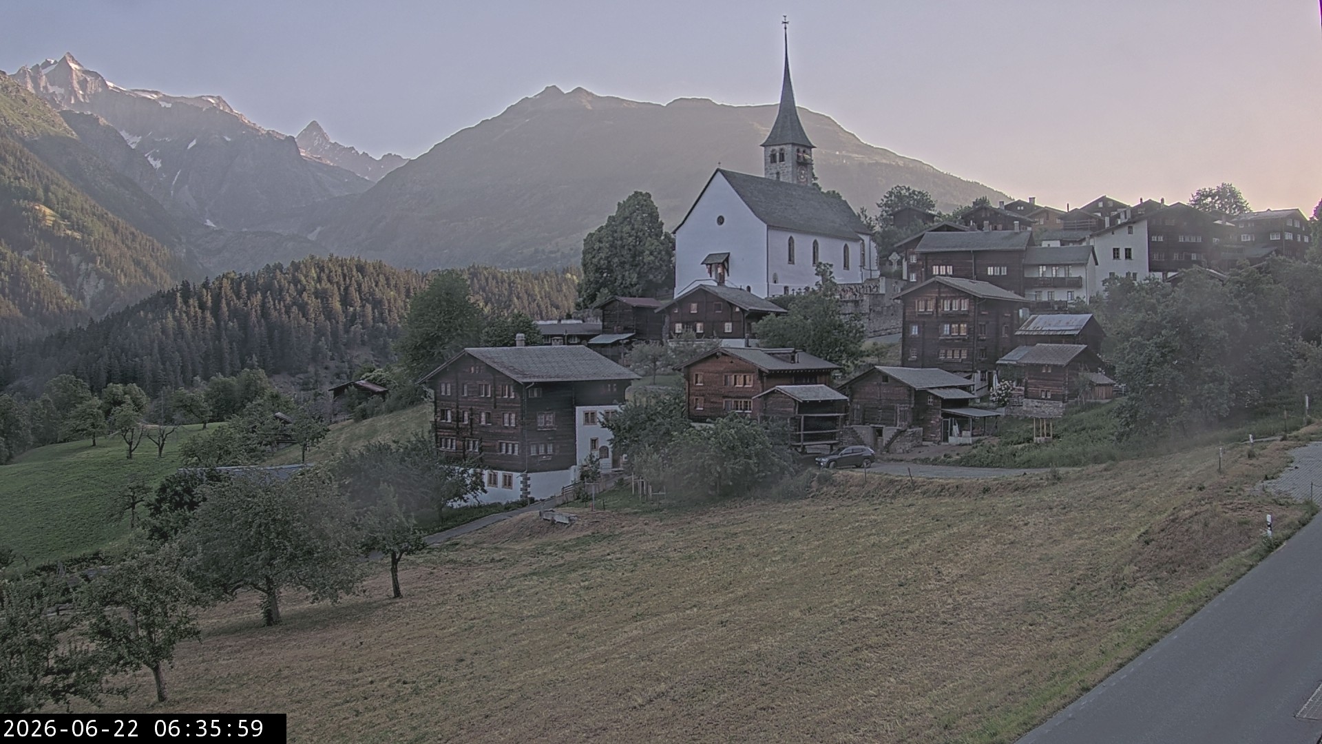 Archived image Webcam Ernen - Church