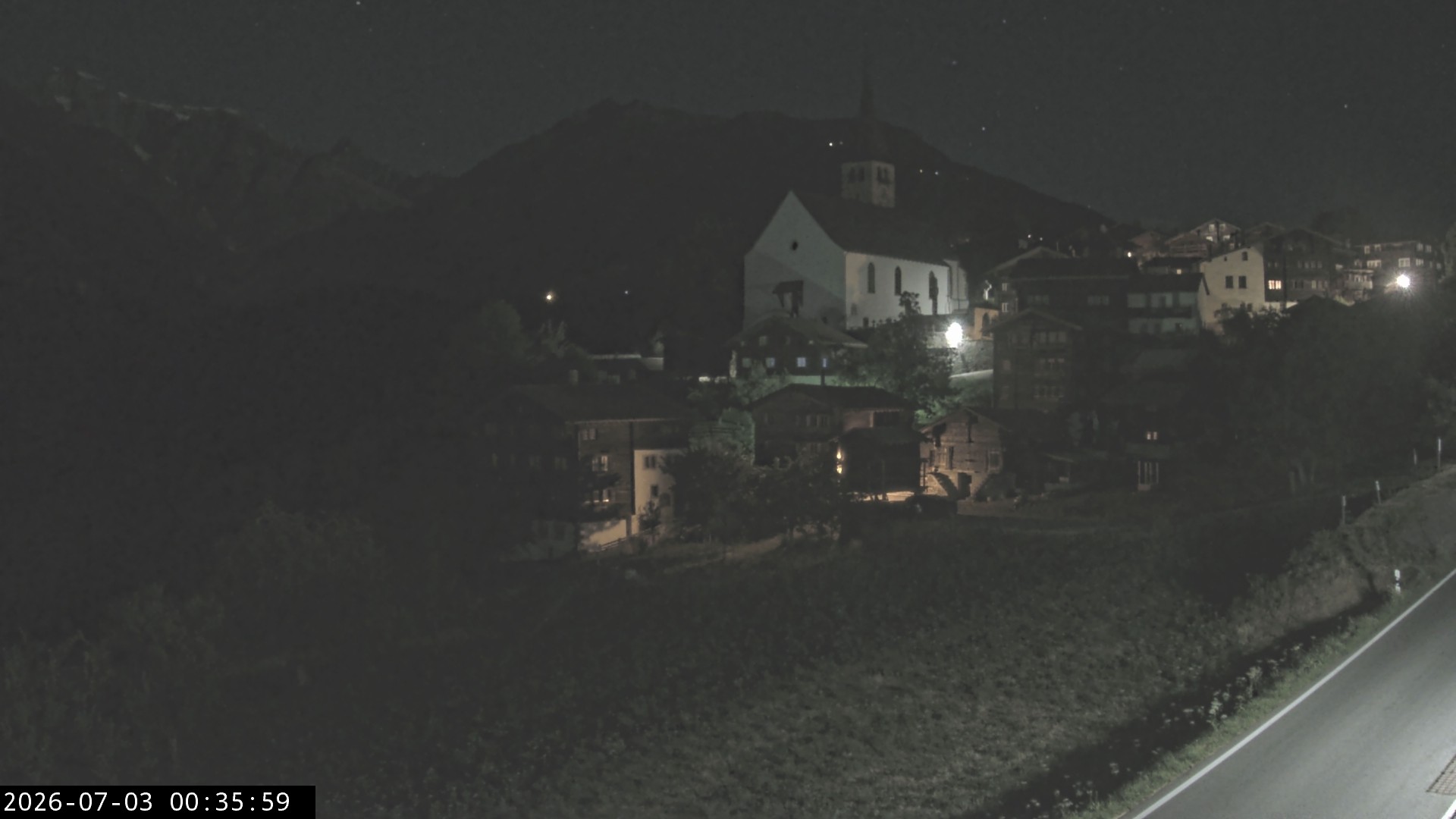 Archiv Foto Webcam Dorfansicht Ernen mit Kirche