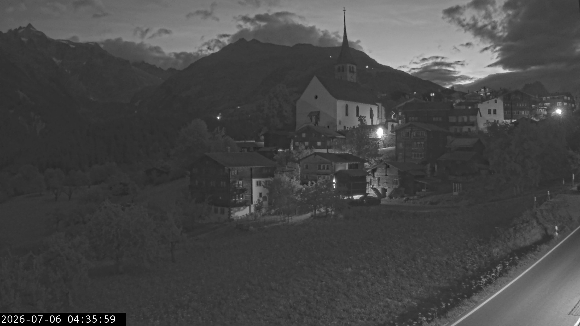 Archived image Webcam Ernen - Church