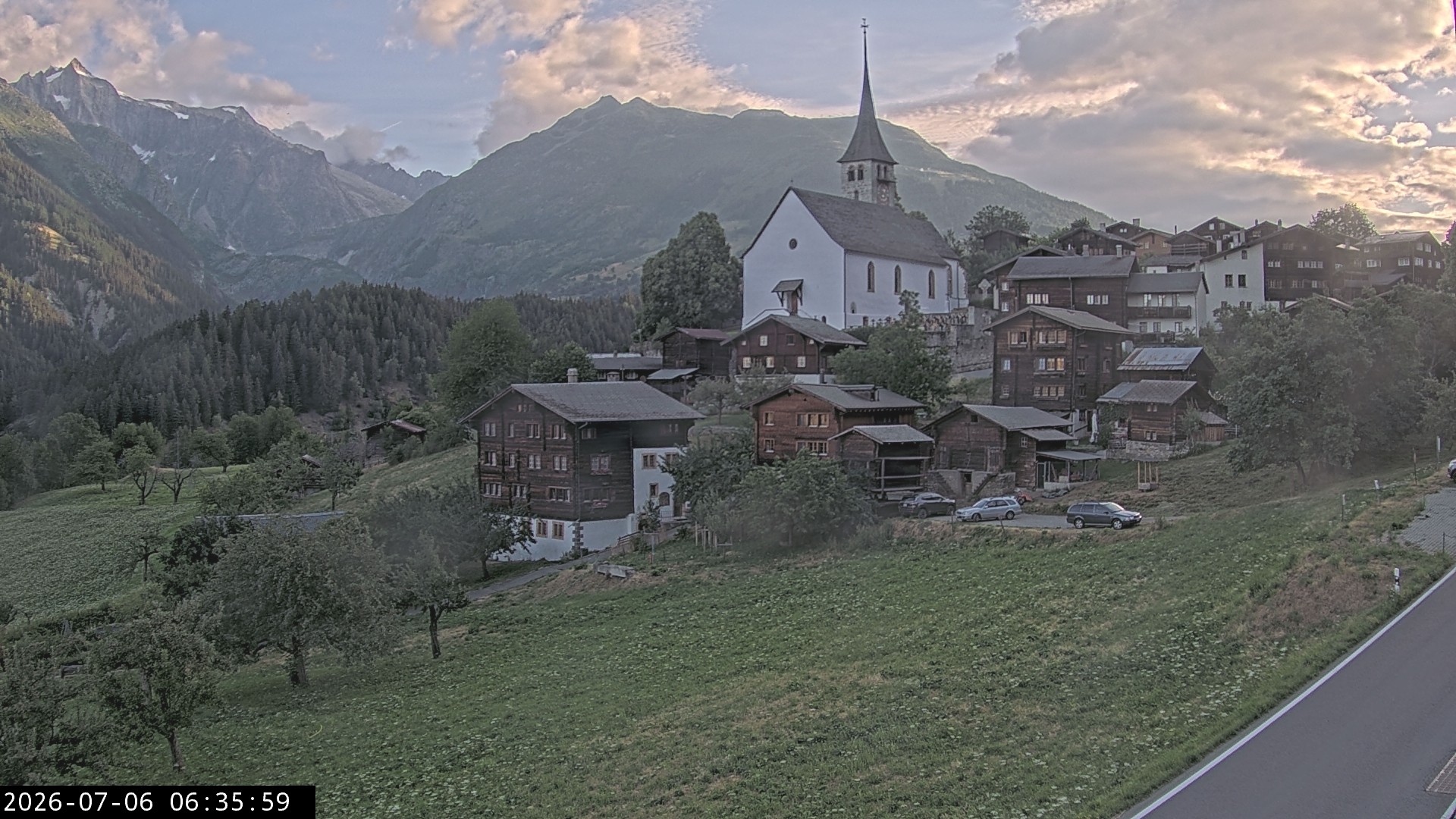 Archived image Webcam Ernen - Church