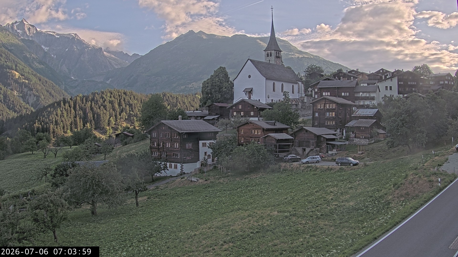 Archived image Webcam Ernen - Church