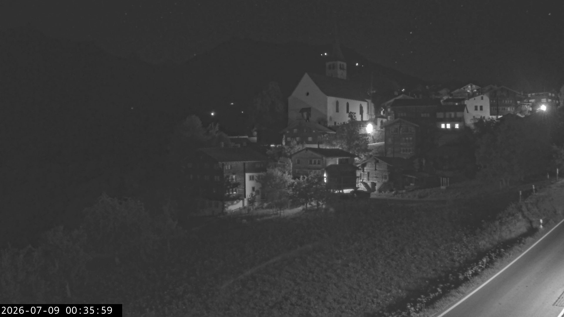 Archiv Foto Webcam Dorfansicht Ernen mit Kirche
