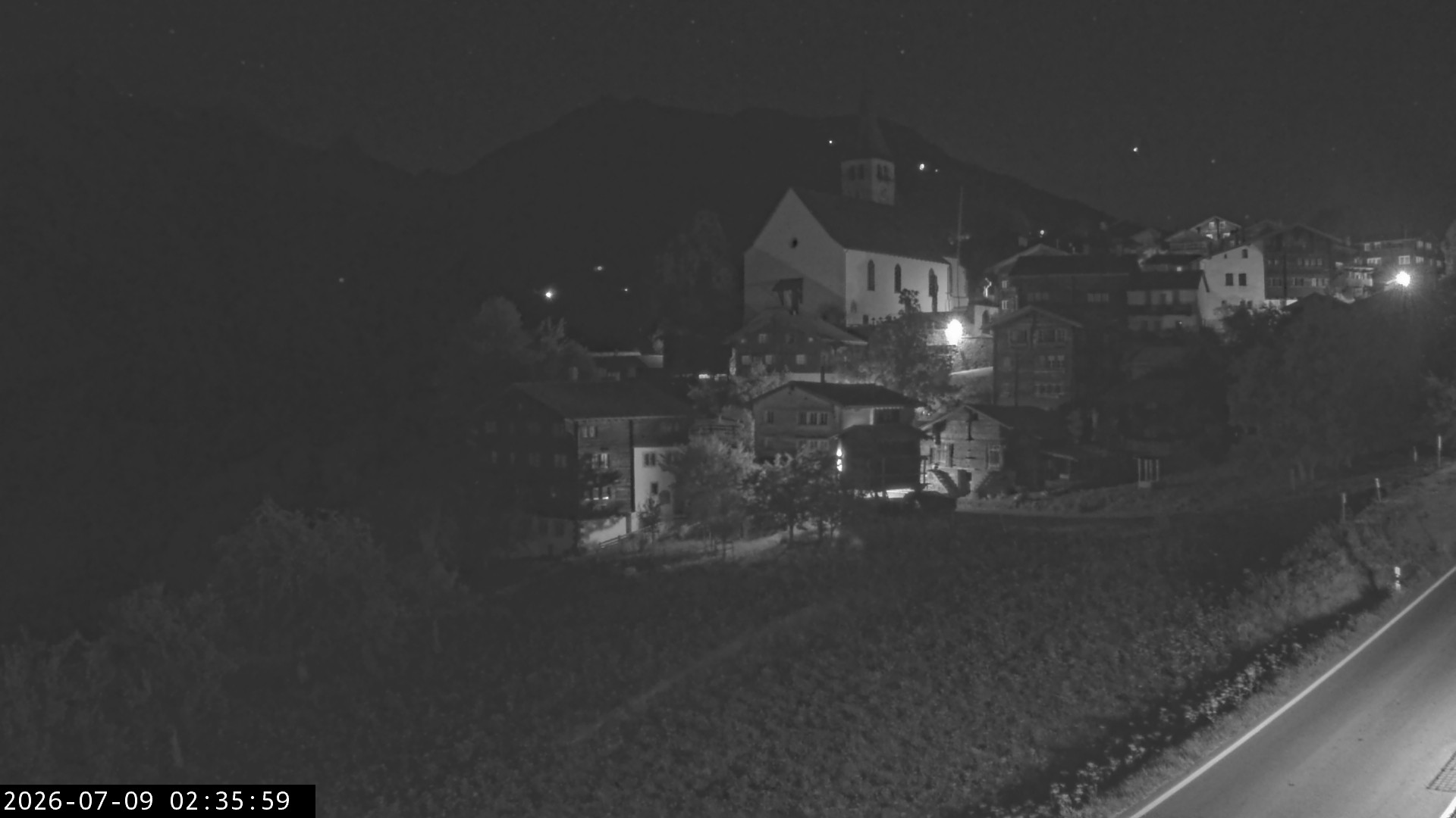 Archiv Foto Webcam Dorfansicht Ernen mit Kirche