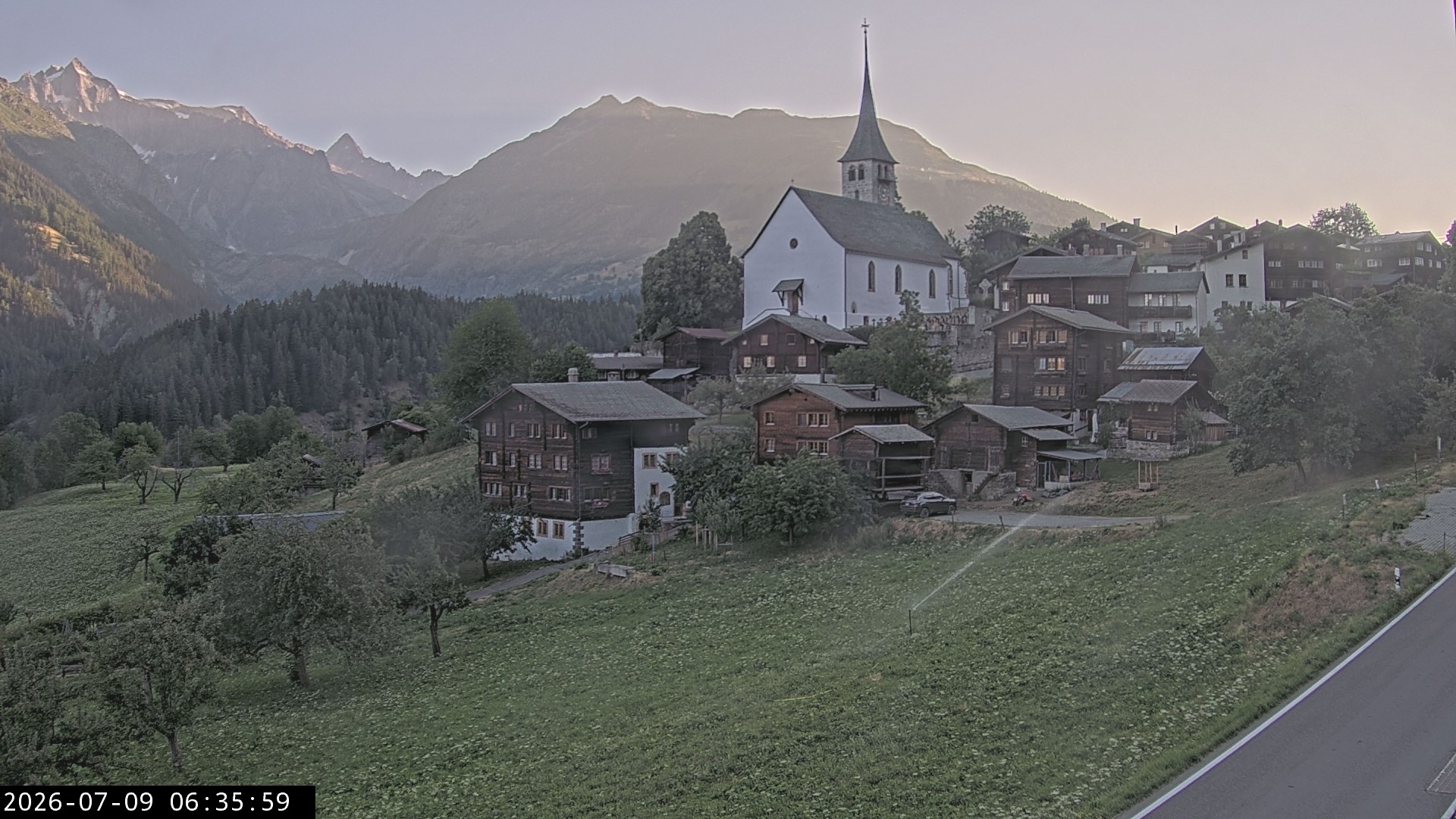 Archived image Webcam Ernen - Church
