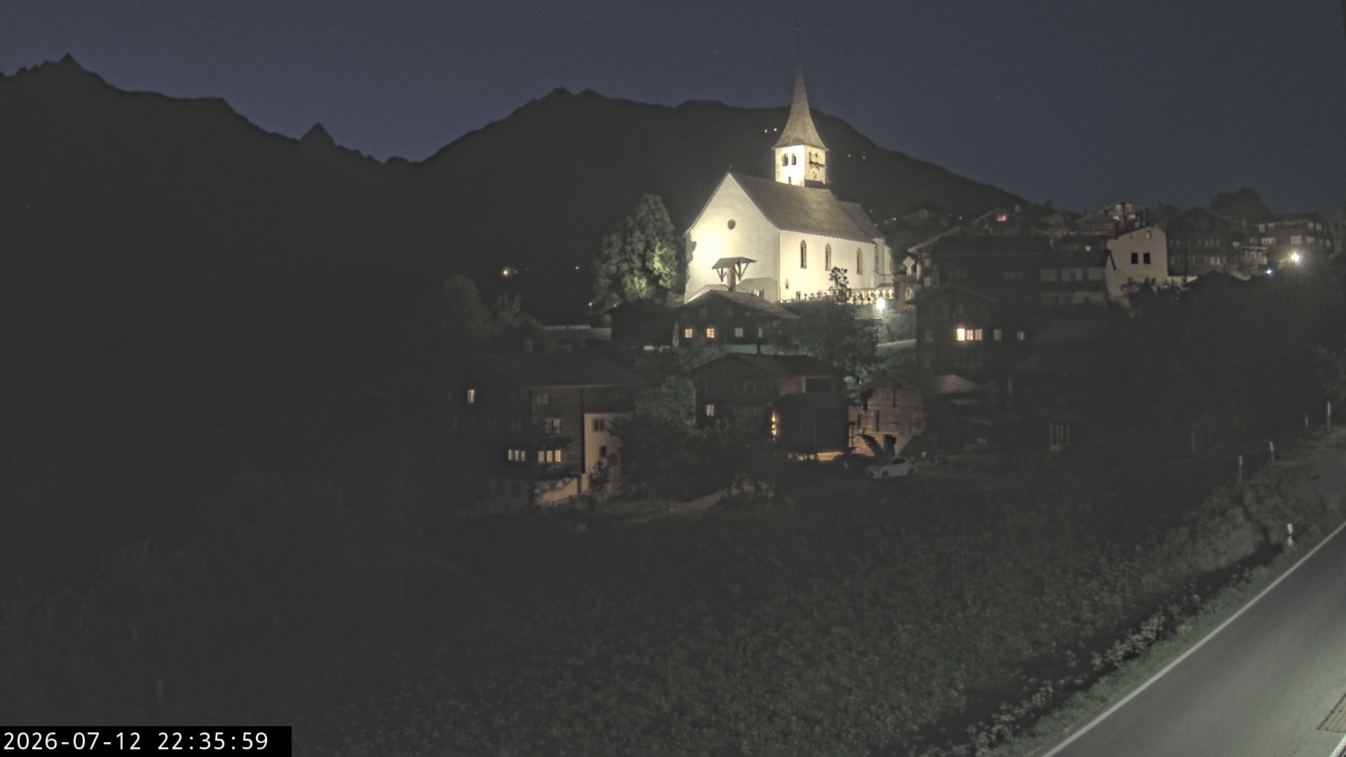Archiv Foto Webcam Dorfansicht Ernen mit Kirche
