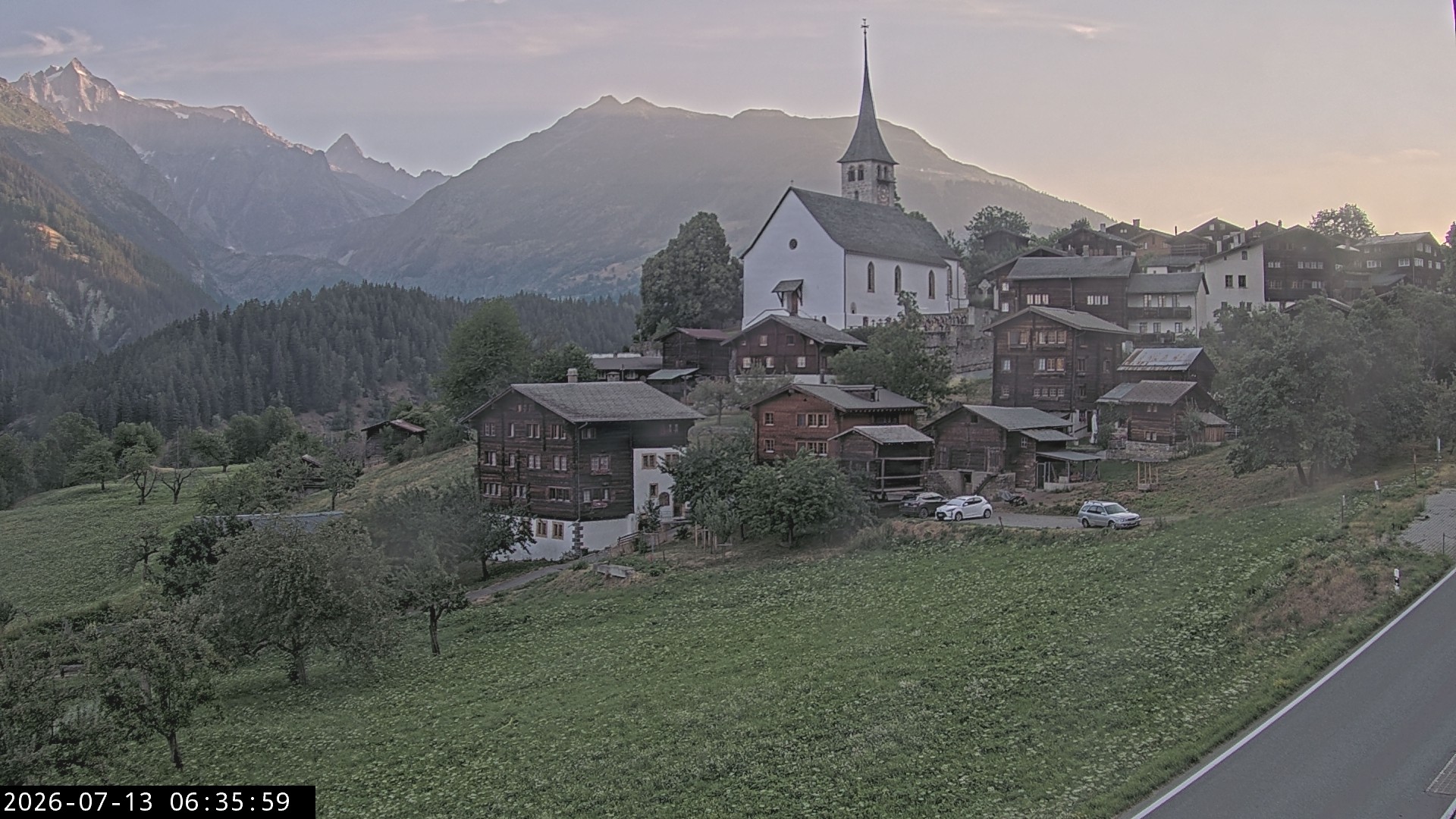 Archived image Webcam Ernen - Church
