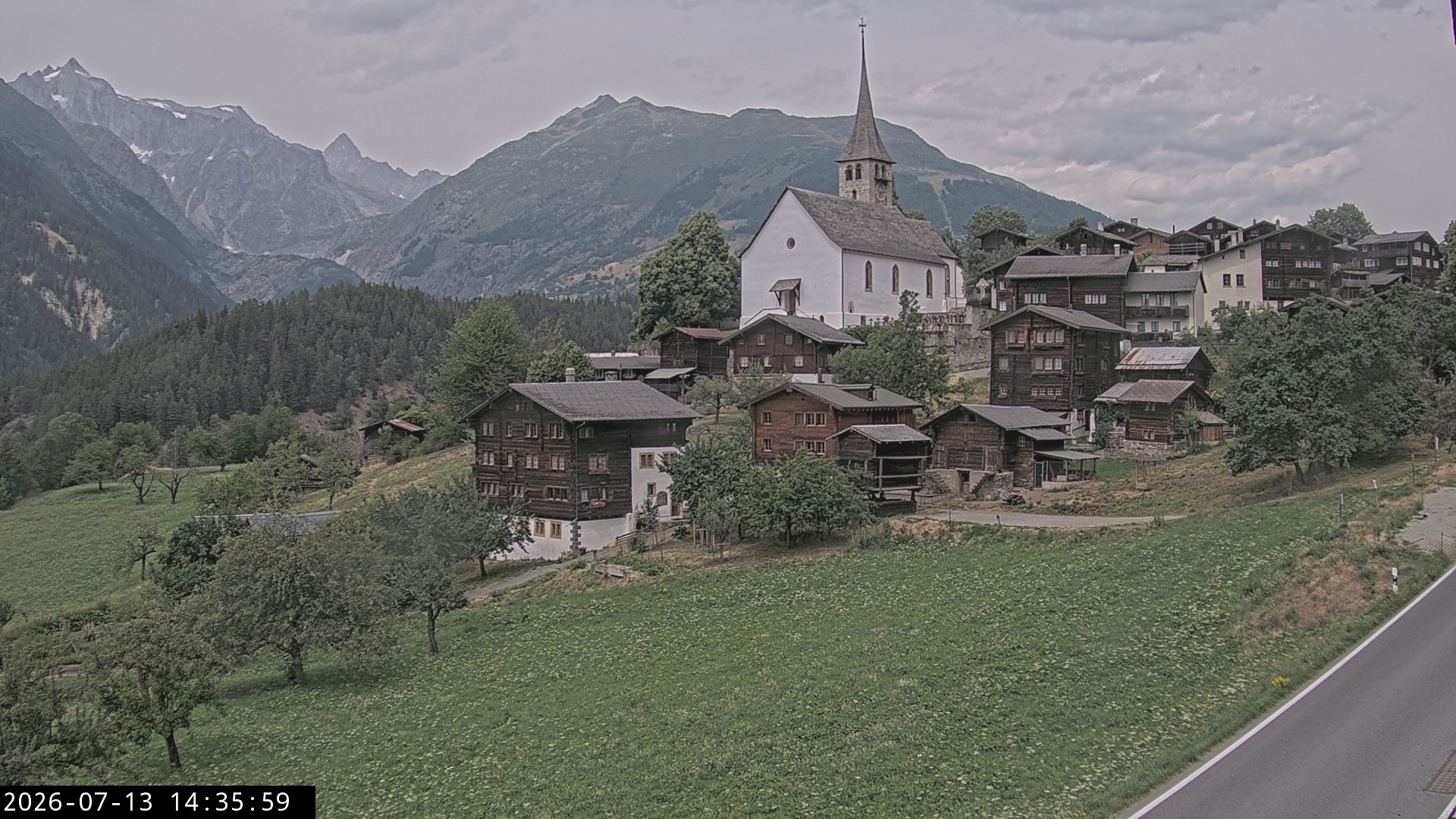 Archived image Webcam Ernen - Church