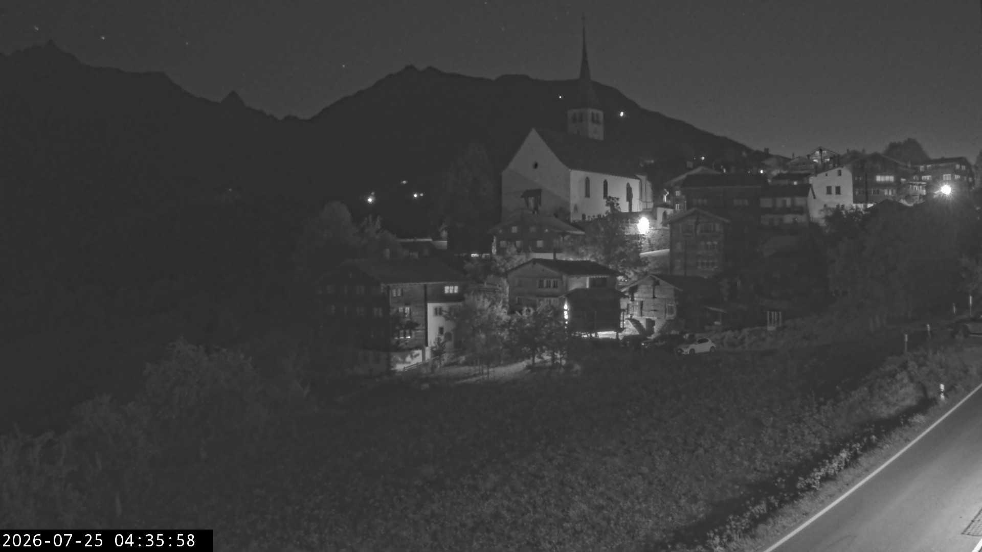 Archiv Foto Webcam Dorfansicht Ernen mit Kirche