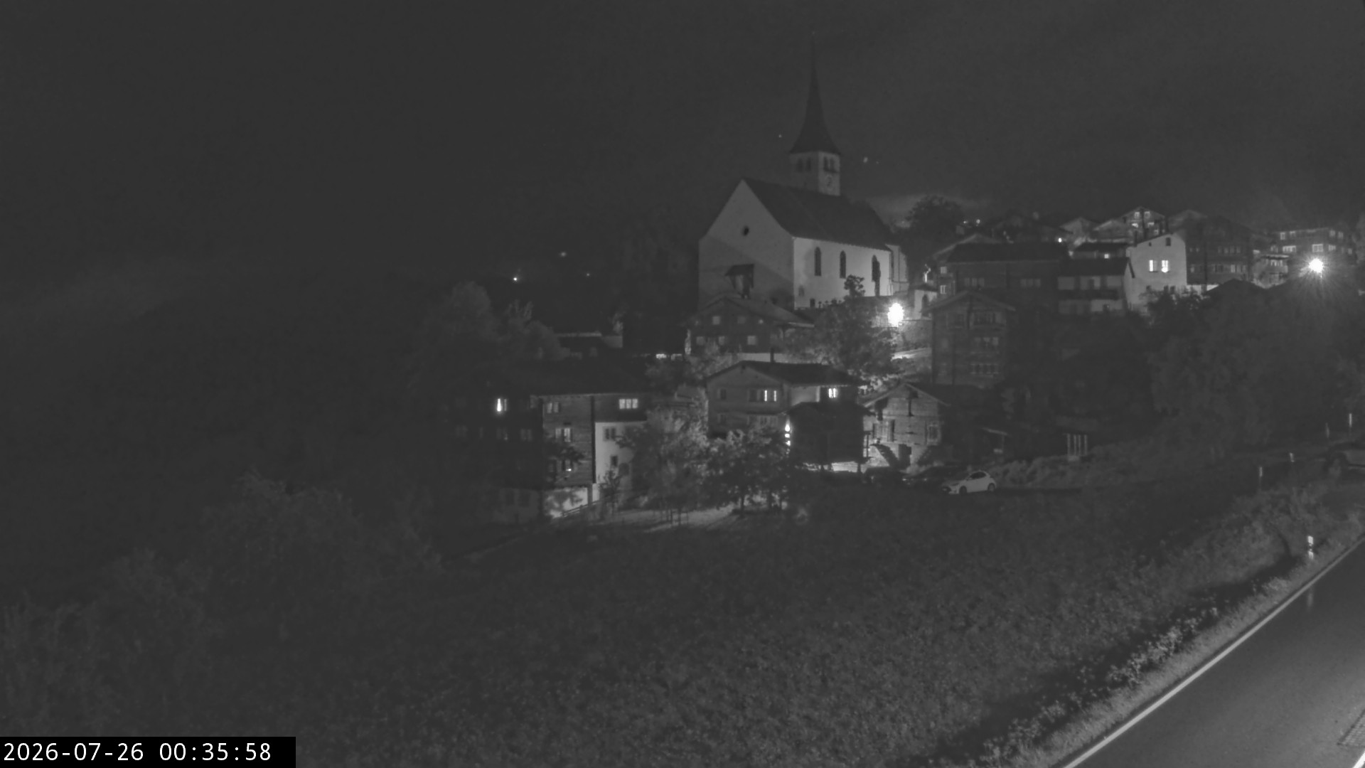 Archiv Foto Webcam Dorfansicht Ernen mit Kirche