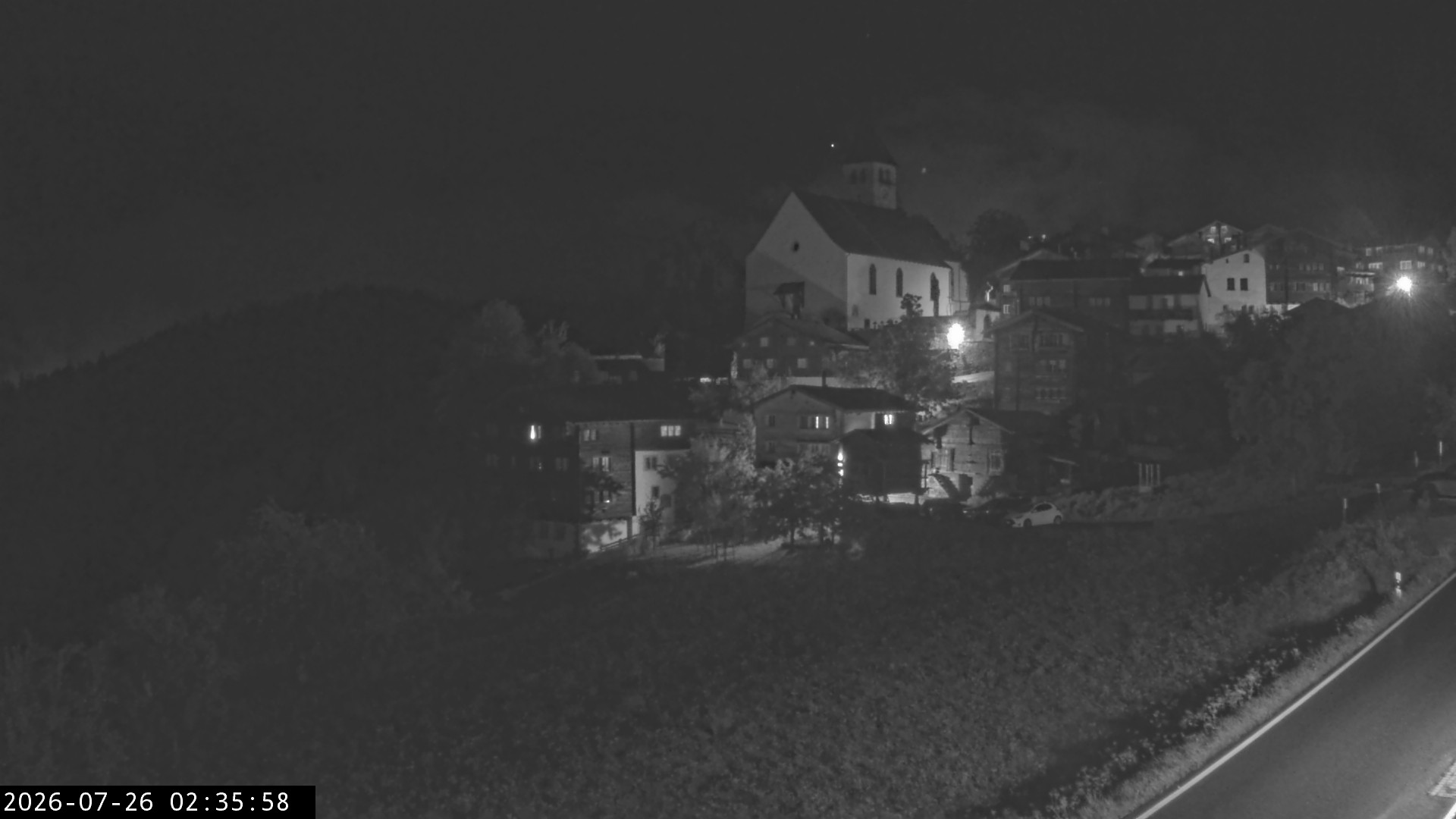 Archiv Foto Webcam Dorfansicht Ernen mit Kirche
