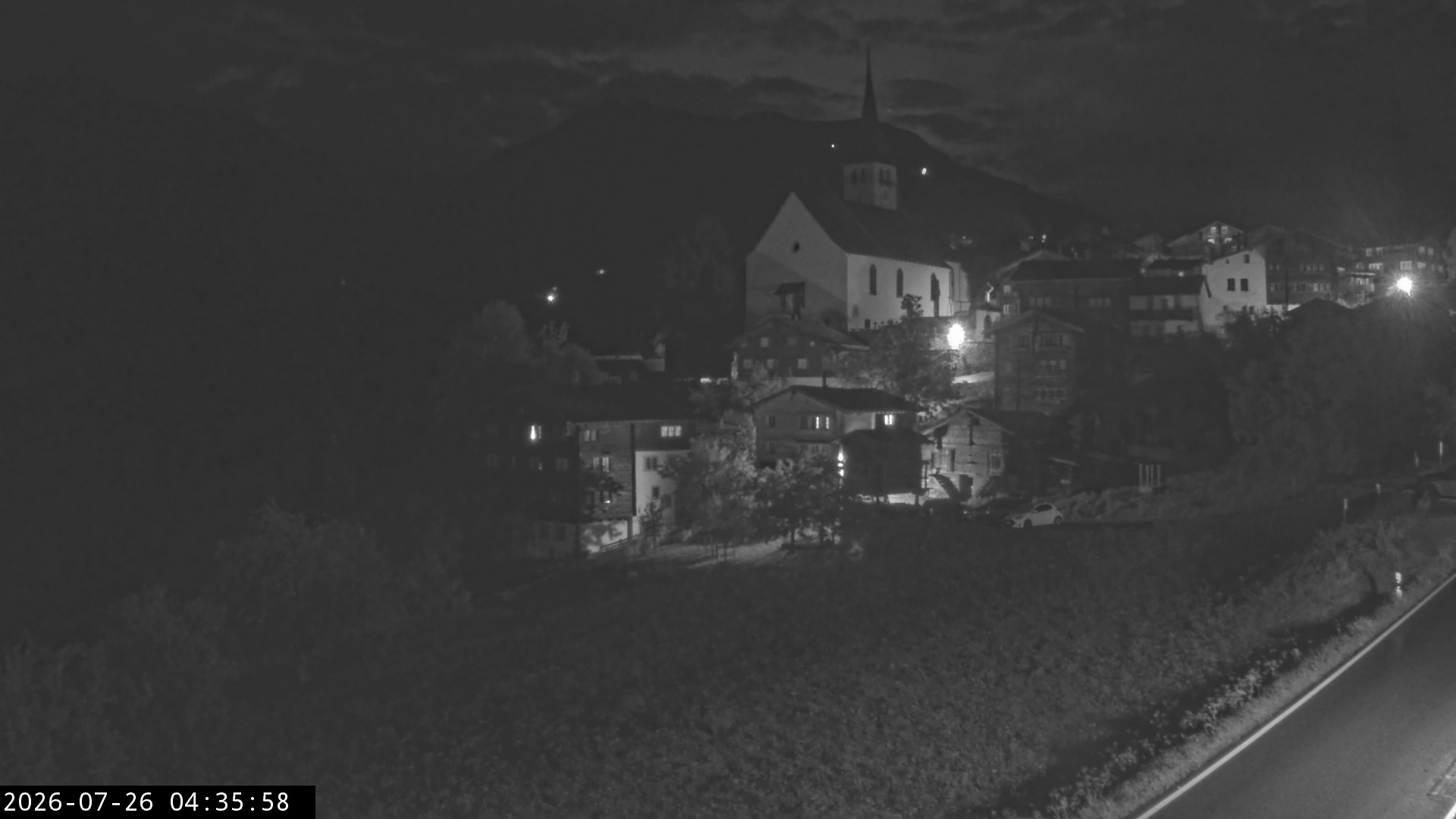 Archiv Foto Webcam Dorfansicht Ernen mit Kirche