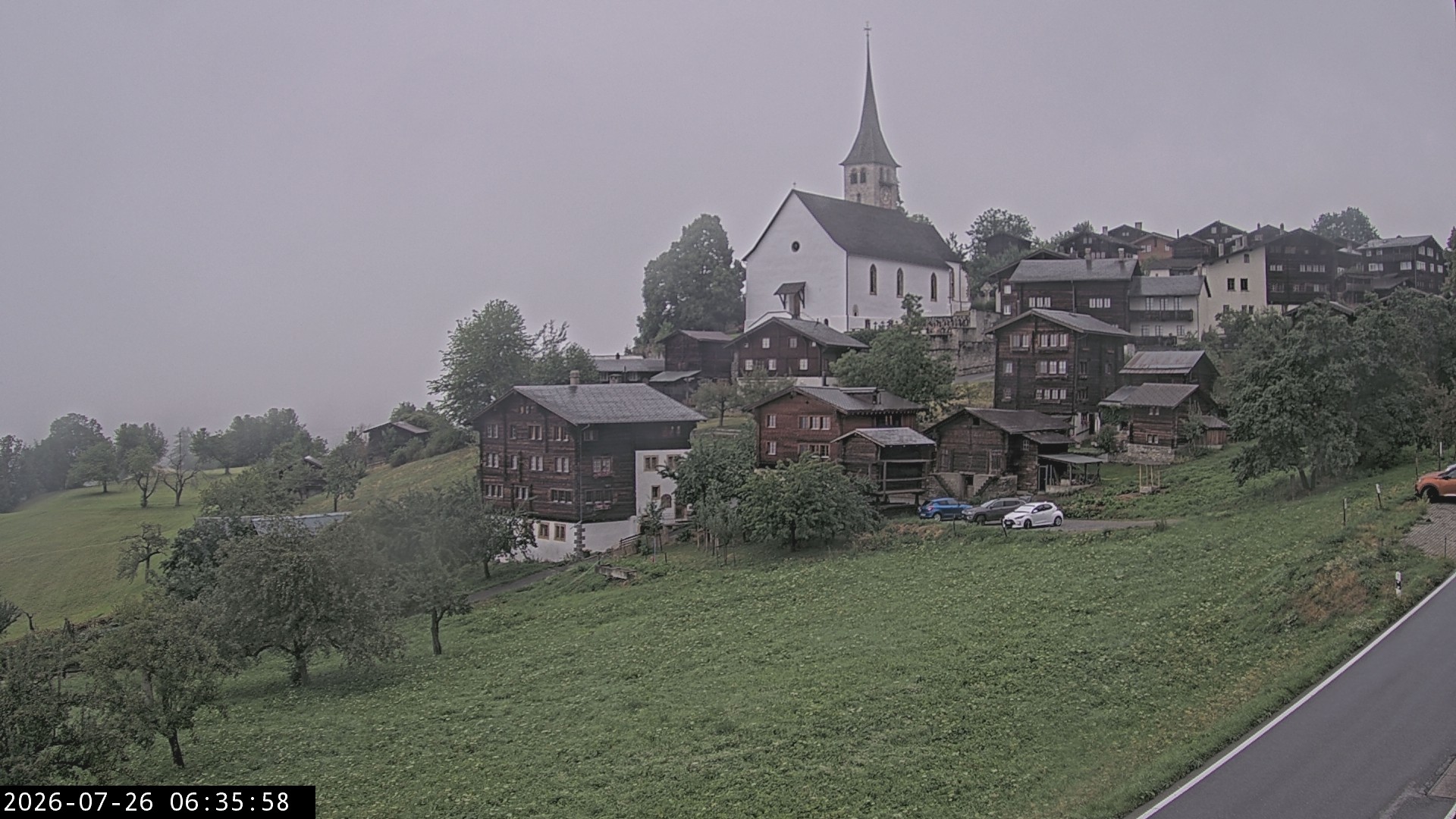 Archiv Foto Webcam Dorfansicht Ernen mit Kirche