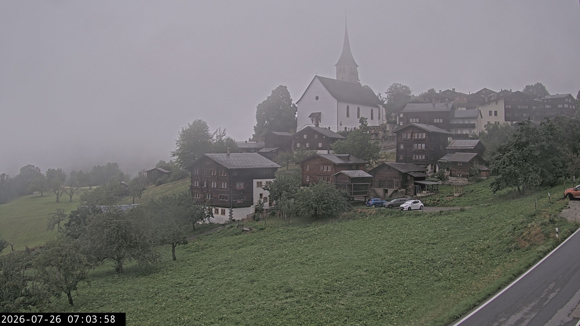 Archiv Foto Webcam Dorfansicht Ernen mit Kirche
