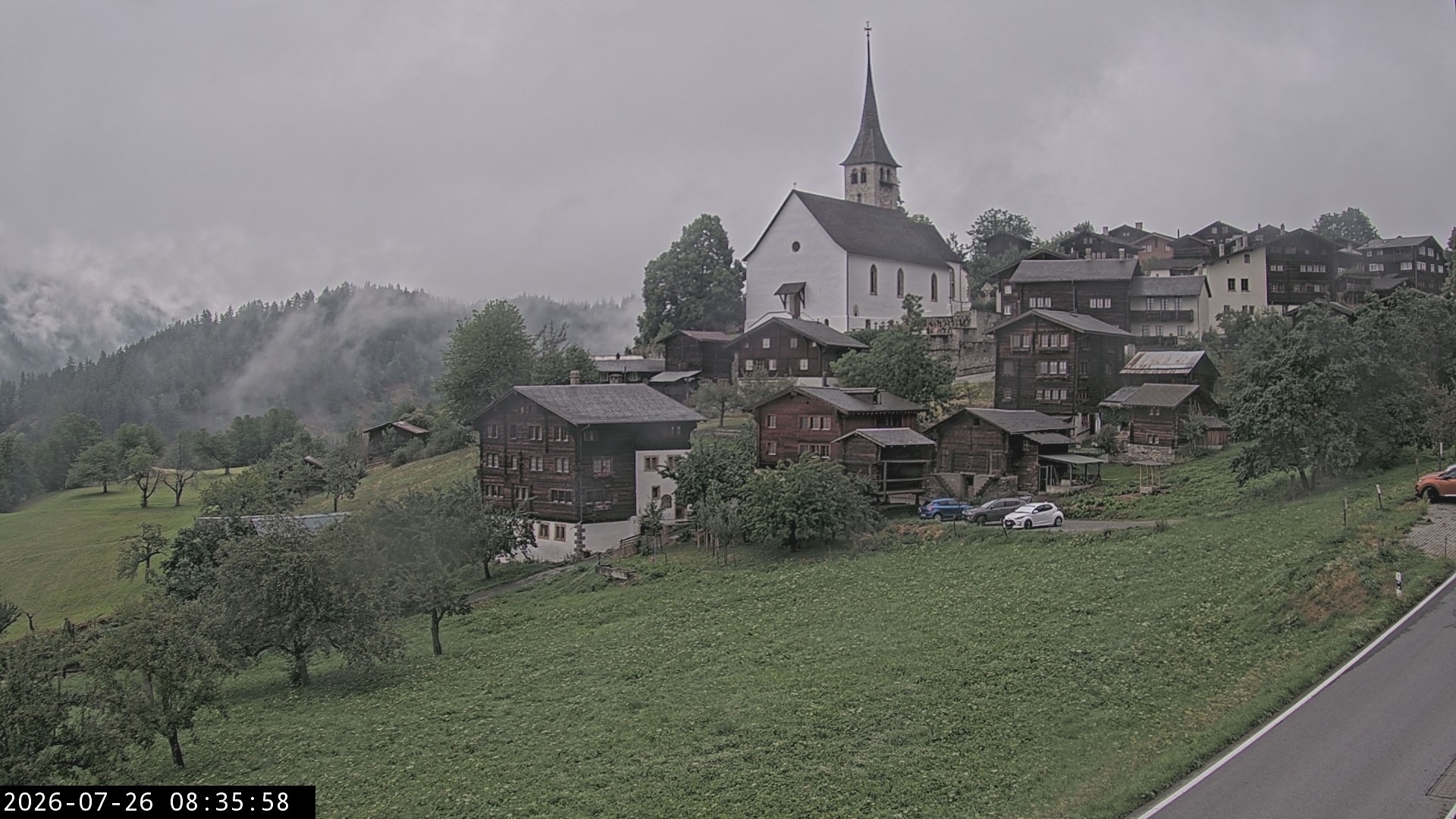 Archiv Foto Webcam Dorfansicht Ernen mit Kirche