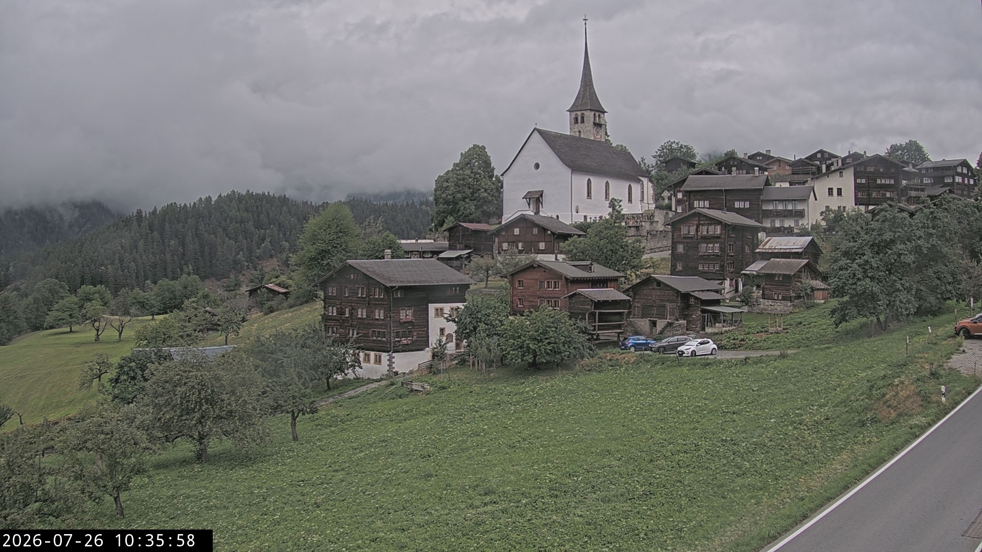 Archiv Foto Webcam Dorfansicht Ernen mit Kirche