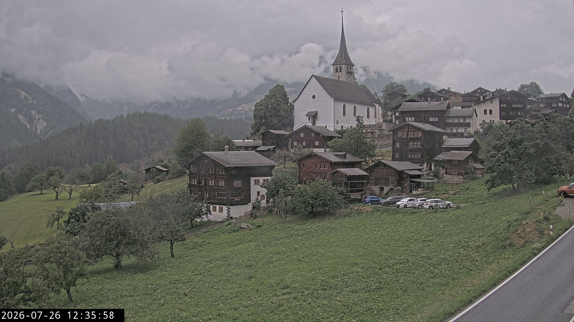 Archiv Foto Webcam Dorfansicht Ernen mit Kirche