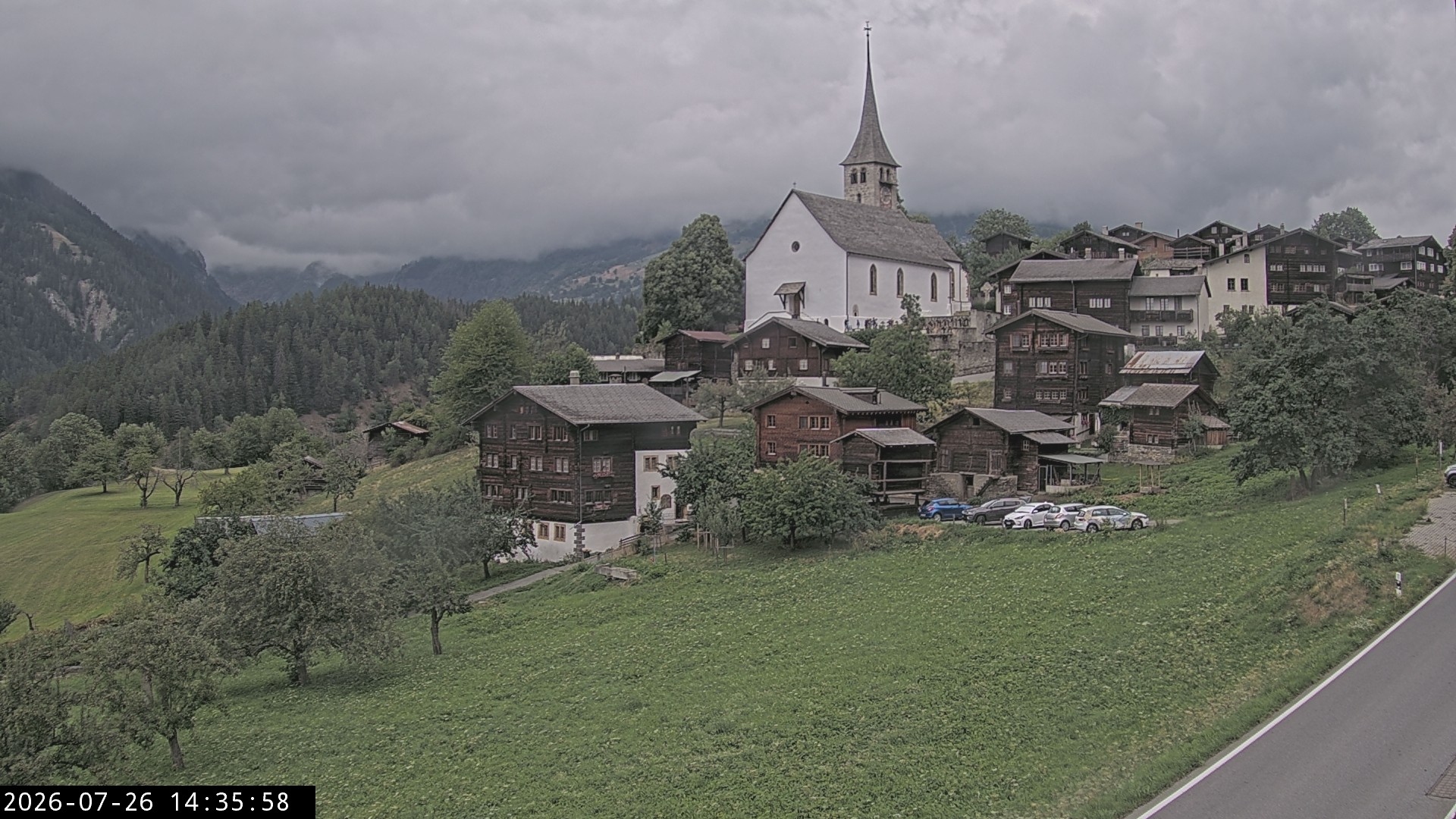 Archiv Foto Webcam Dorfansicht Ernen mit Kirche