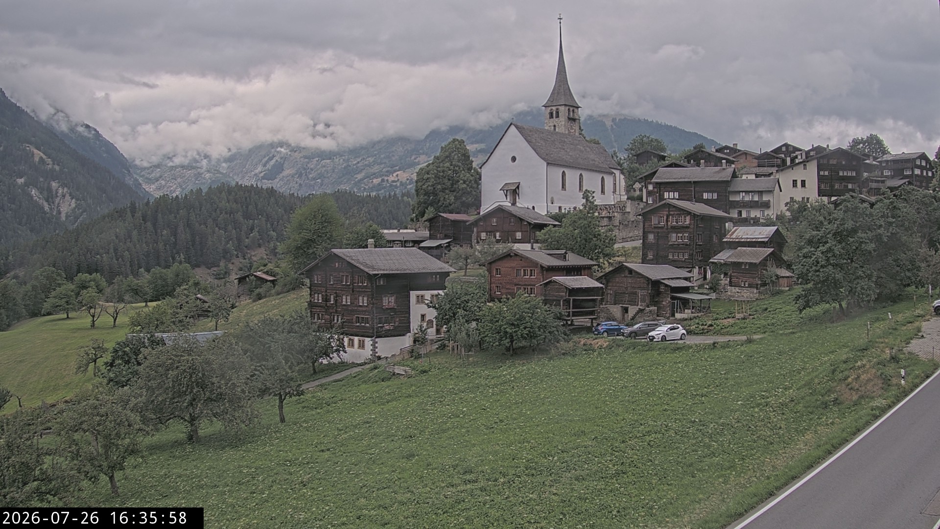 Archiv Foto Webcam Dorfansicht Ernen mit Kirche