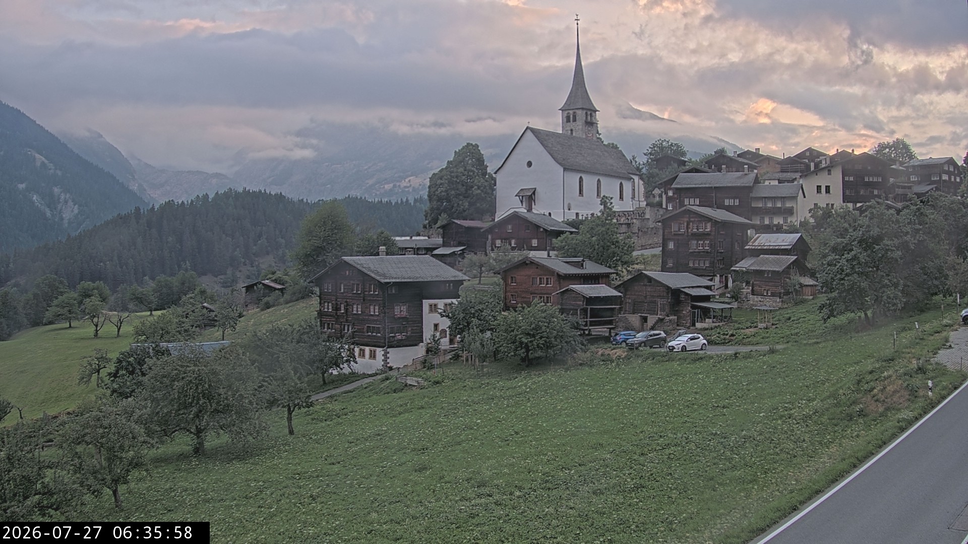 Archived image Webcam Ernen - Church