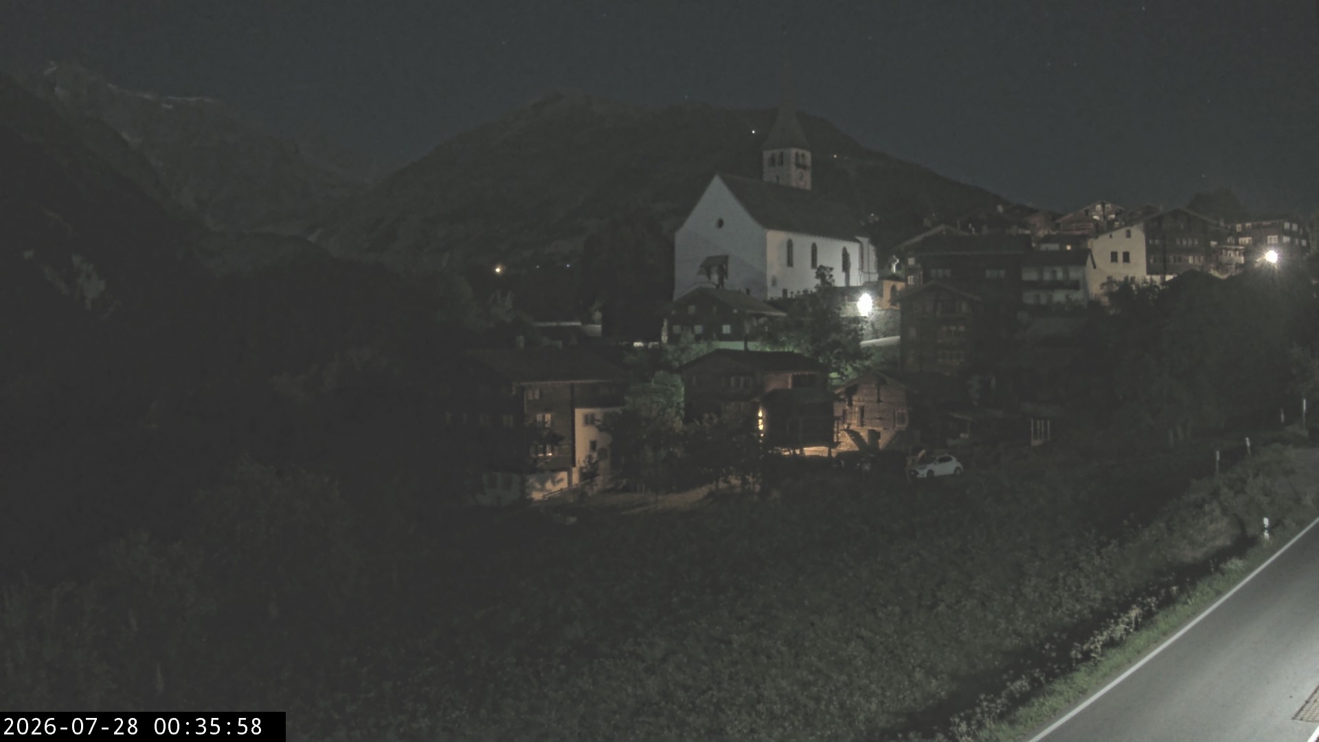 Archiv Foto Webcam Dorfansicht Ernen mit Kirche