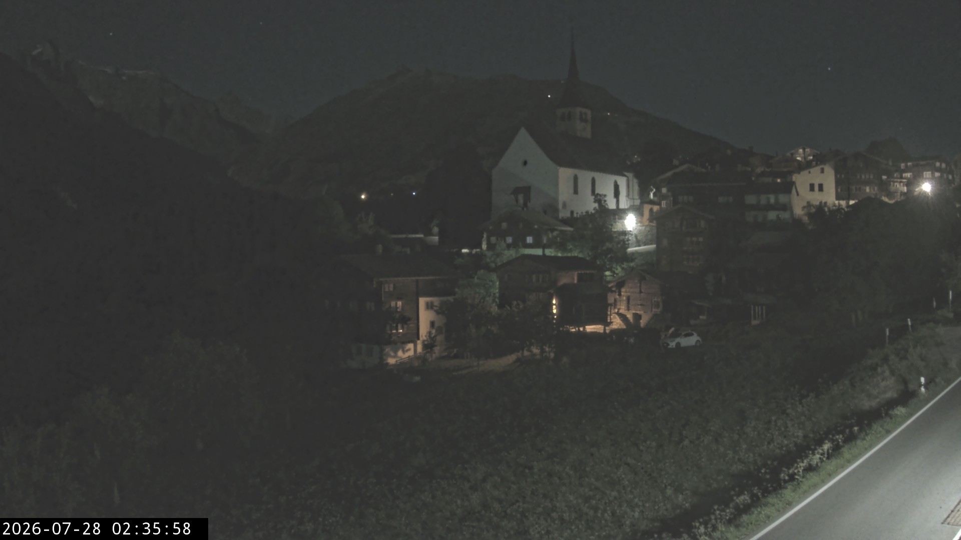 Archiv Foto Webcam Dorfansicht Ernen mit Kirche