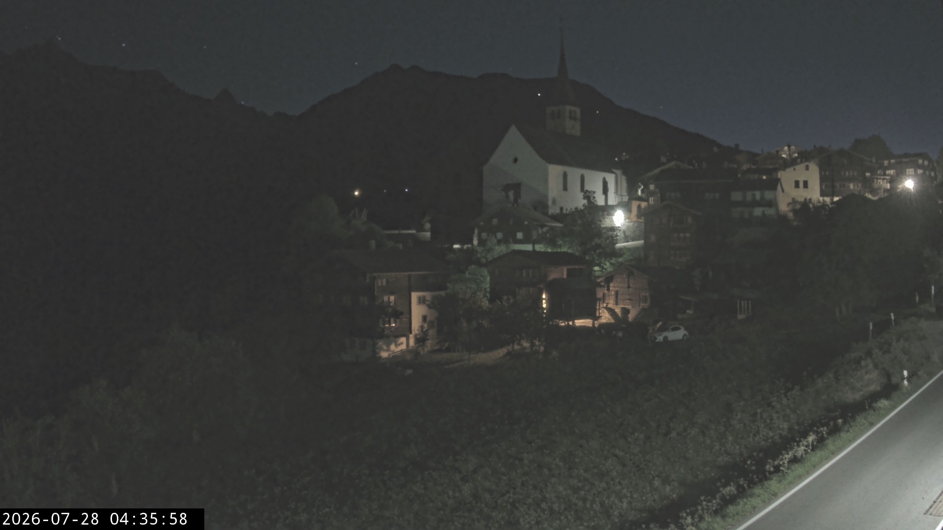 Archiv Foto Webcam Dorfansicht Ernen mit Kirche