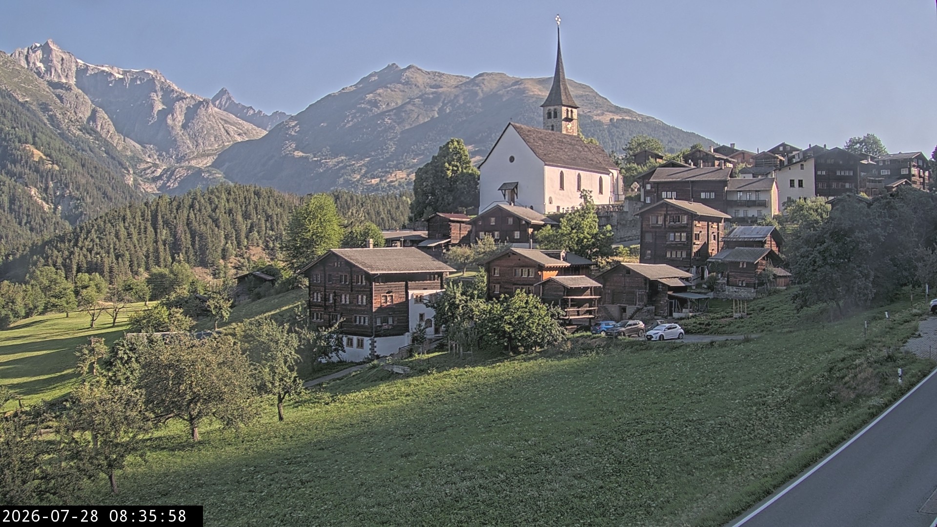 Archiv Foto Webcam Dorfansicht Ernen mit Kirche