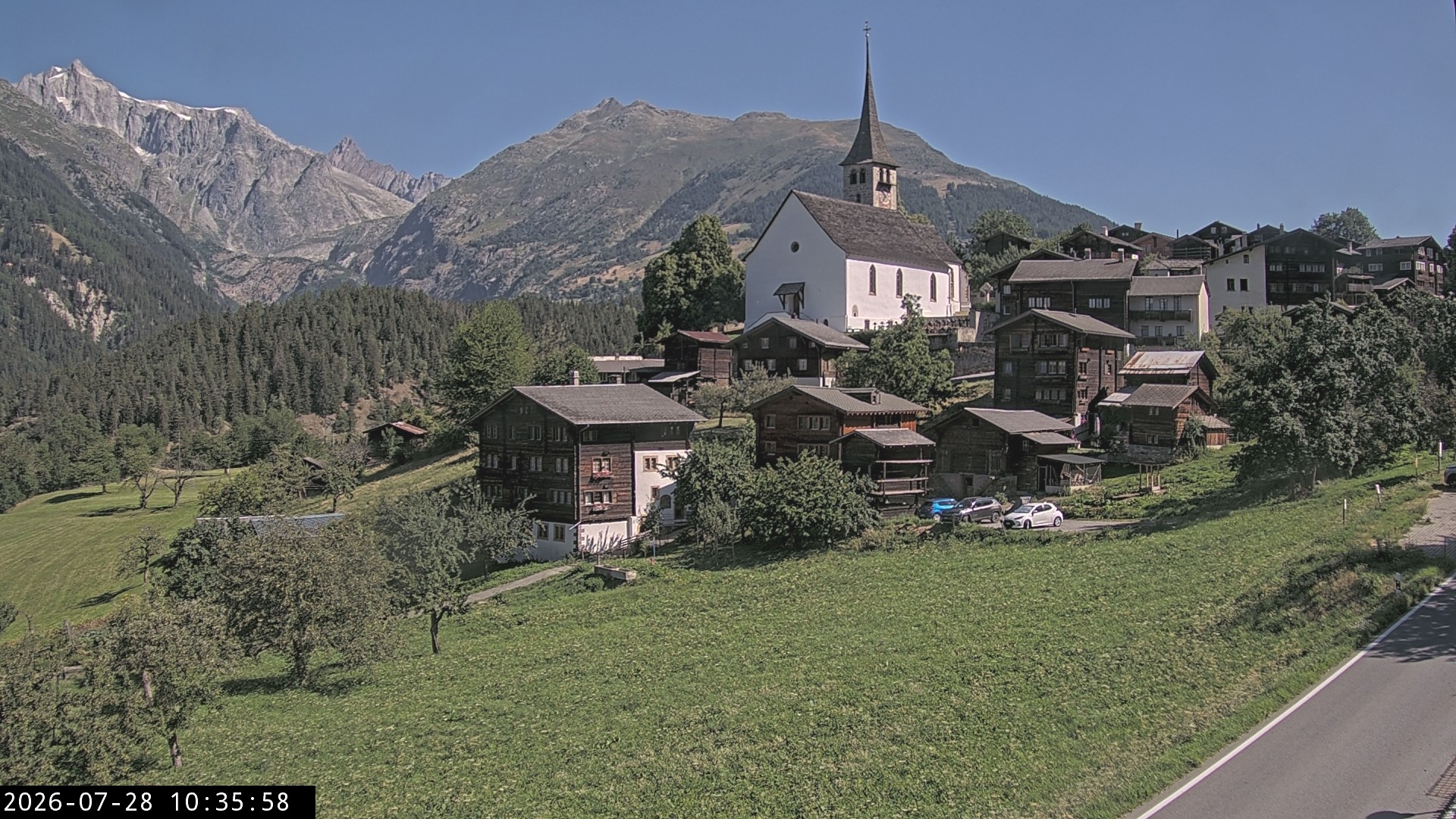 Archiv Foto Webcam Dorfansicht Ernen mit Kirche
