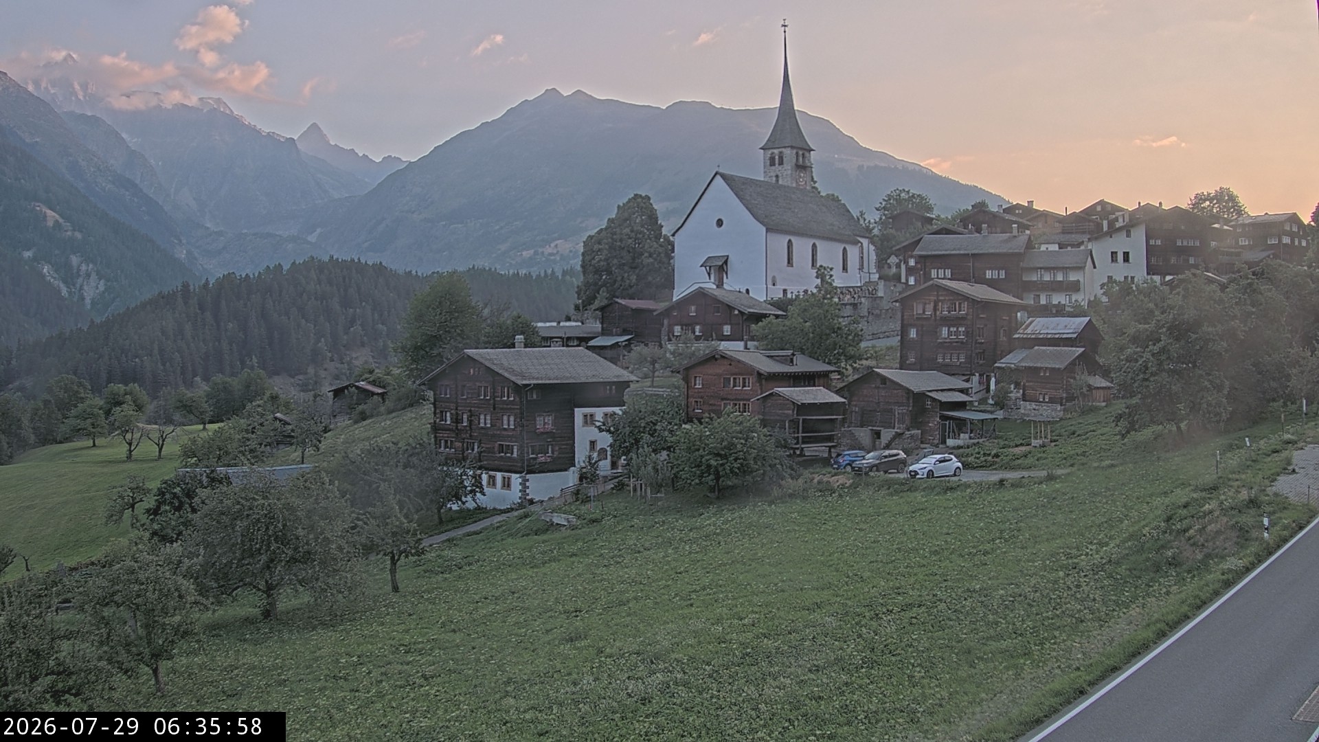 Archived image Webcam Ernen - Church