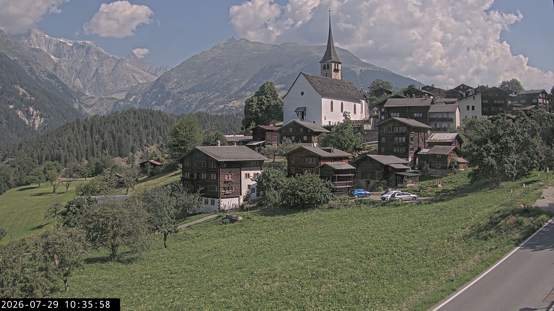 Archiv Foto Webcam Dorfansicht Ernen mit Kirche