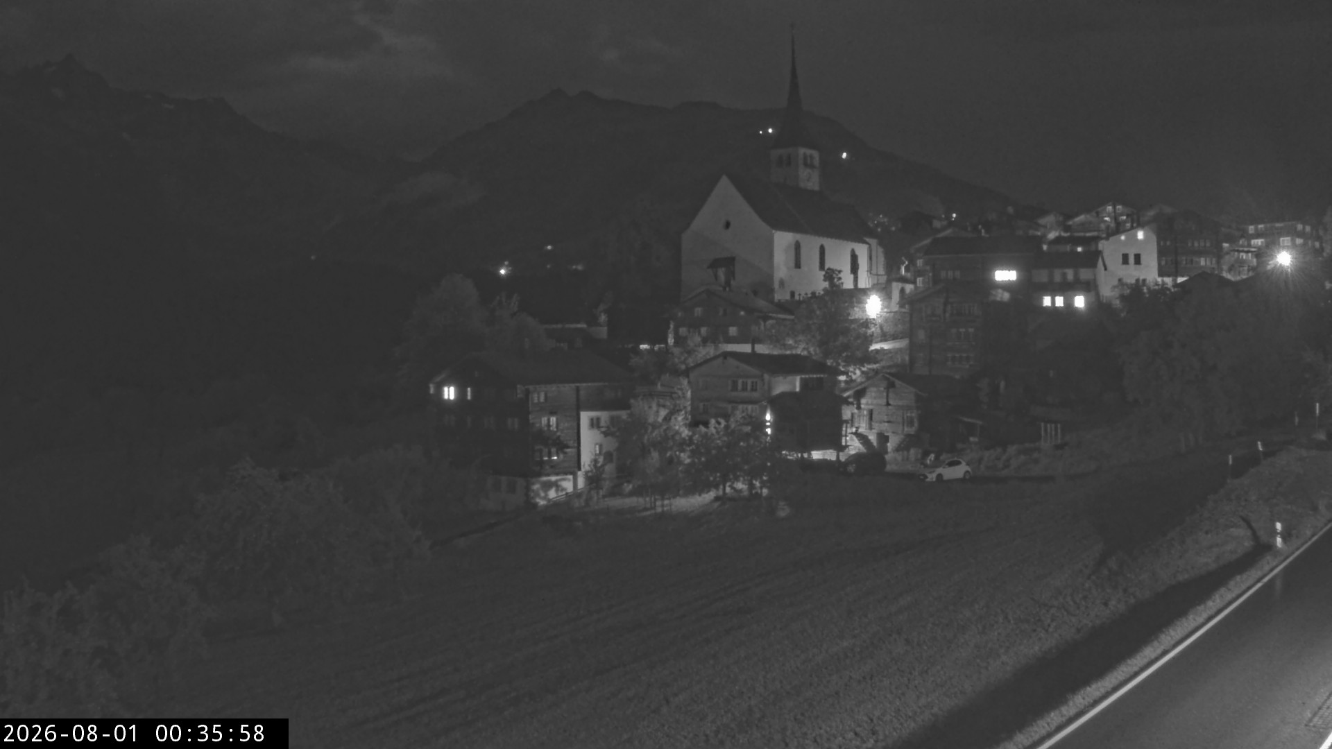 Archiv Foto Webcam Dorfansicht Ernen mit Kirche
