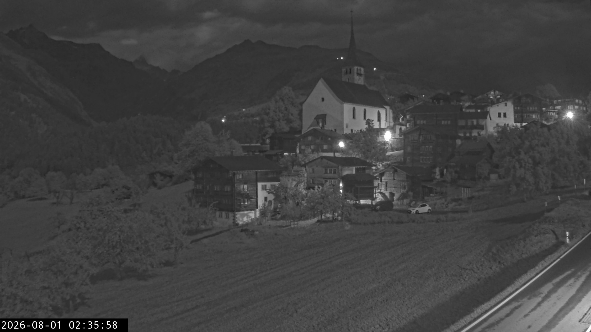Archiv Foto Webcam Dorfansicht Ernen mit Kirche