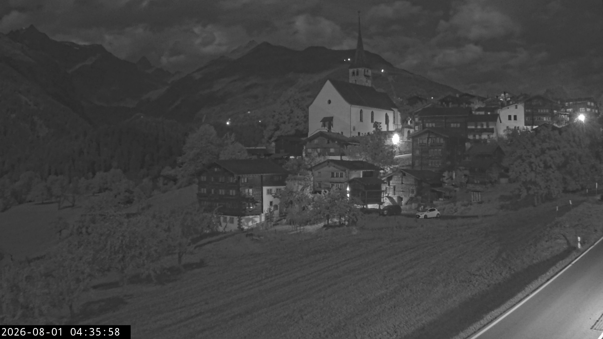 Archiv Foto Webcam Dorfansicht Ernen mit Kirche