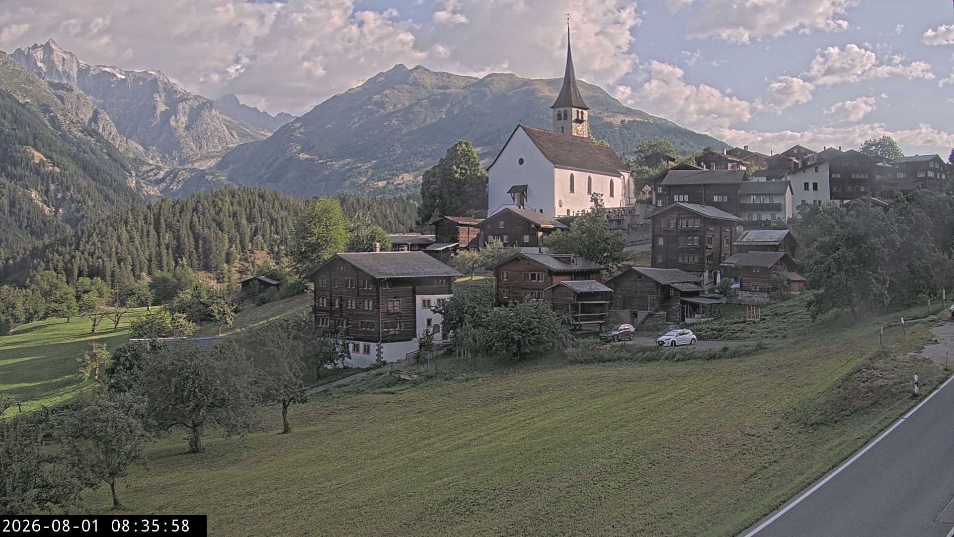 Archiv Foto Webcam Dorfansicht Ernen mit Kirche